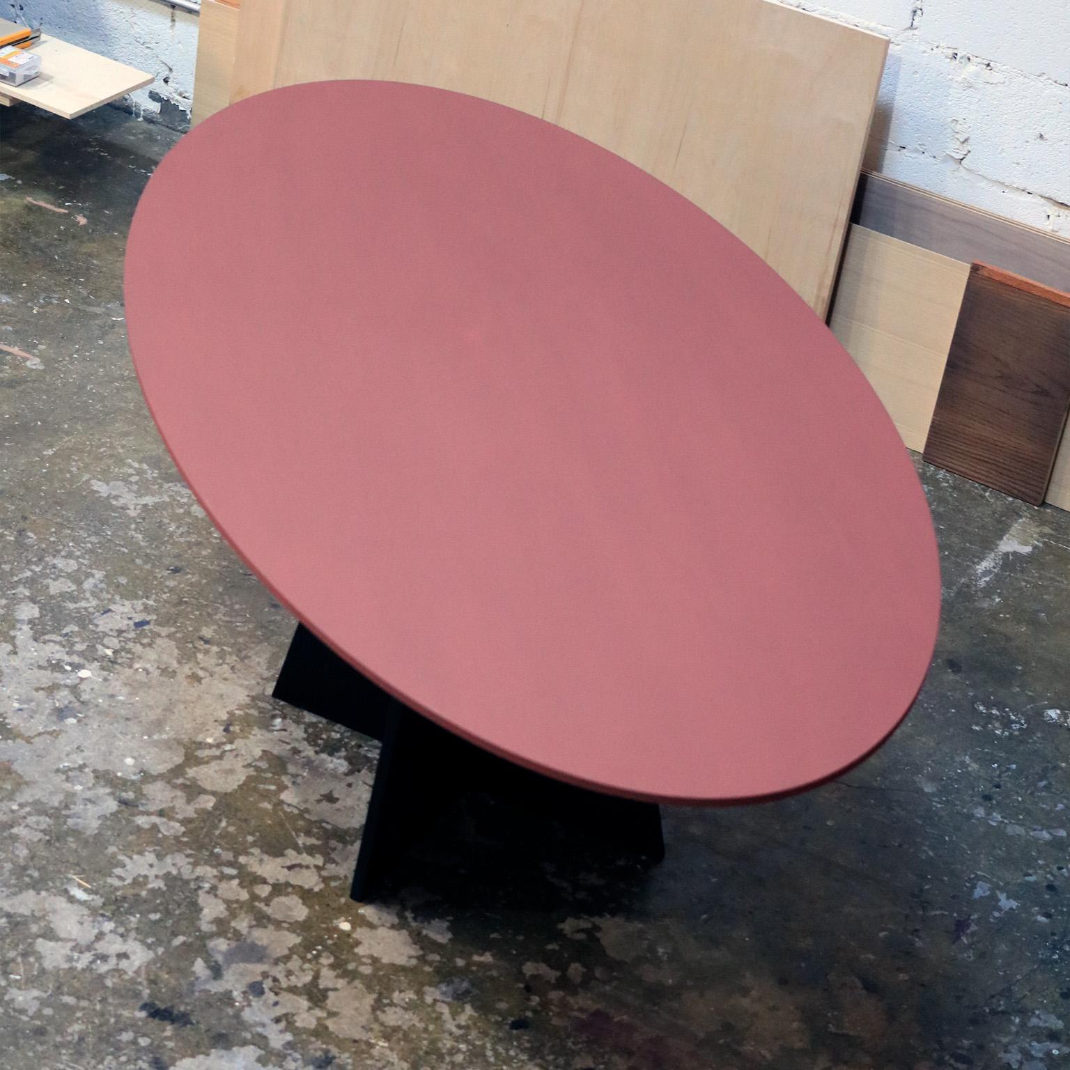 Moderne Table de salle à manger ovale avec piédestal en vente