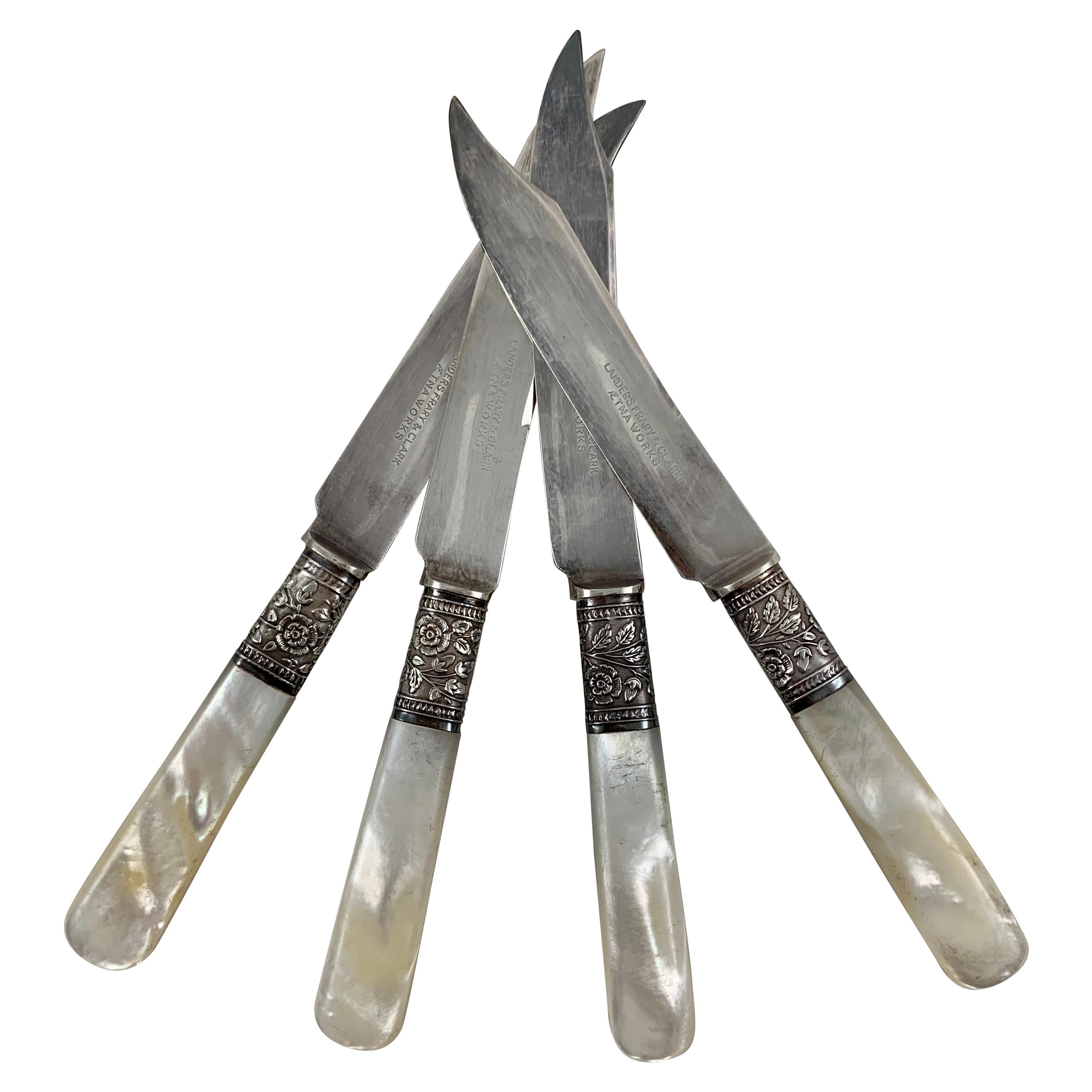 Ensemble de quatre couteaux à fruits à col en nacre et argent sterling Aetna Works en vente
