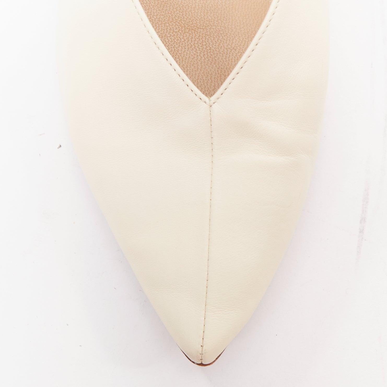 AEYDE Moa in nappa color crema con punta a V e 2 vie EU37.5 in vendita 1