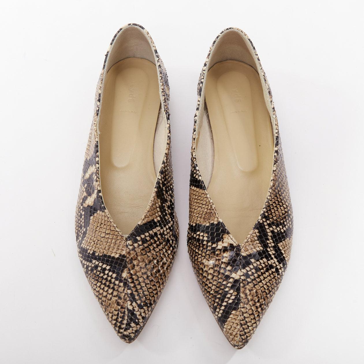 AEYDE Moa natürlich geschupptes Leder V Vamps Spitze Zehe Ballerina Wohnungen EU37
Referenz: SNKO/A00630
Marke: Aeyde
Modell: Moa
MATERIAL: Leder
Farbe: Beige, Schwarz
Muster: Tiermuster
Verschluss: Slip On
Innenfutter: Nacktes Leder
Hergestellt in: