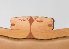 Divano marrone di Alekos Fassianos