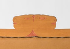 Divano marrone di Alekos Fassianos