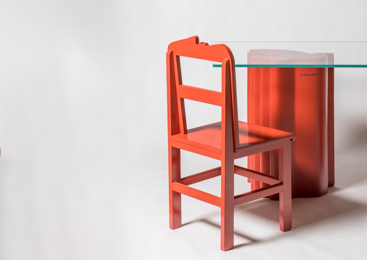 Table de salle à manger en bois rouge avec oiseaux par Alekos Fassianos Neuf - En vente à Pireaus-Athens, Greece