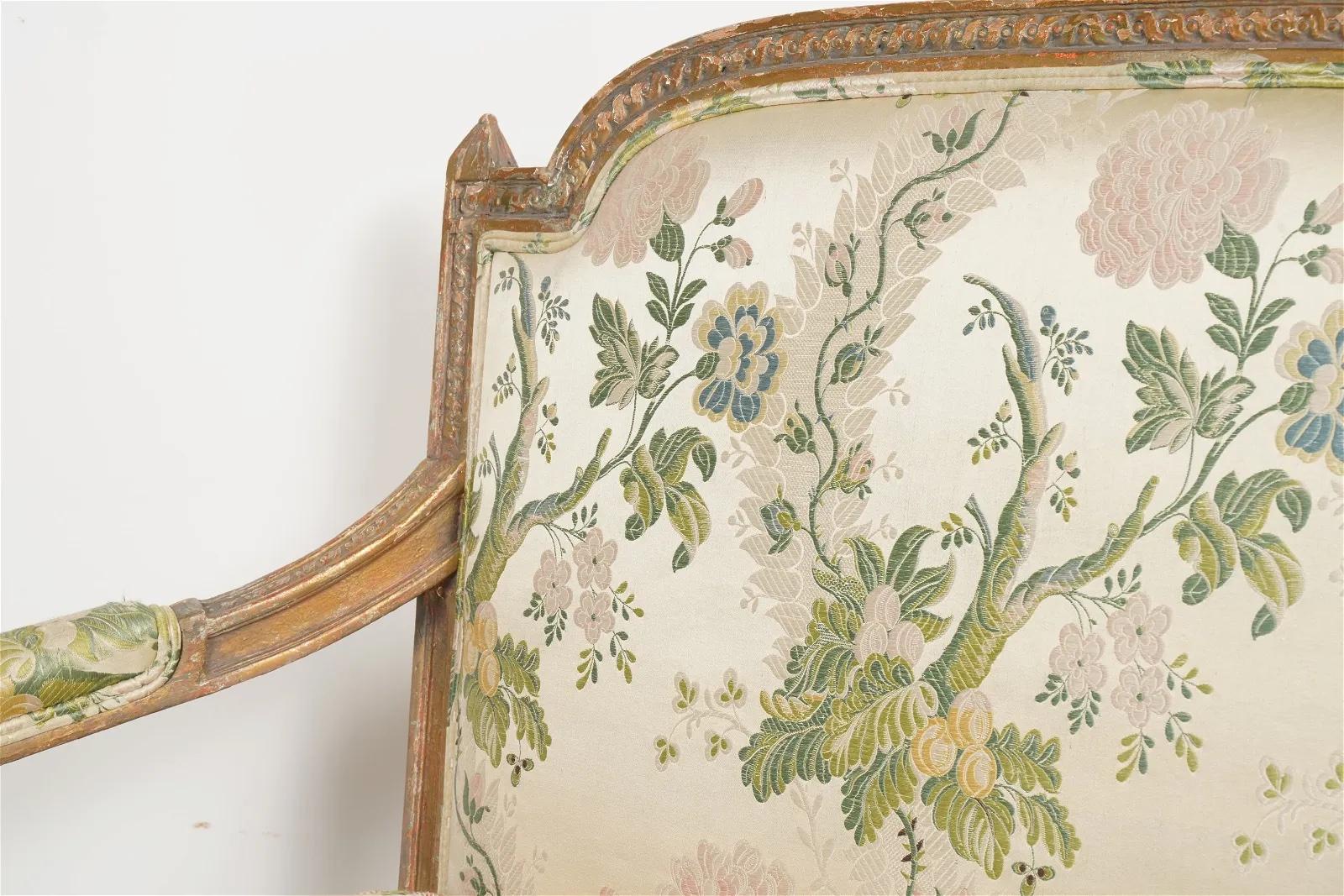 Antikes Settee aus vergoldetem Holz im Louis-XVI.-Stil mit original vergoldeter Gesso-Finish, um 1890 (Louis XVI.) im Angebot