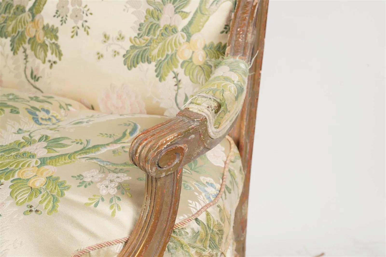 Antikes Settee aus vergoldetem Holz im Louis-XVI.-Stil mit original vergoldeter Gesso-Finish, um 1890 (Handgeschnitzt) im Angebot