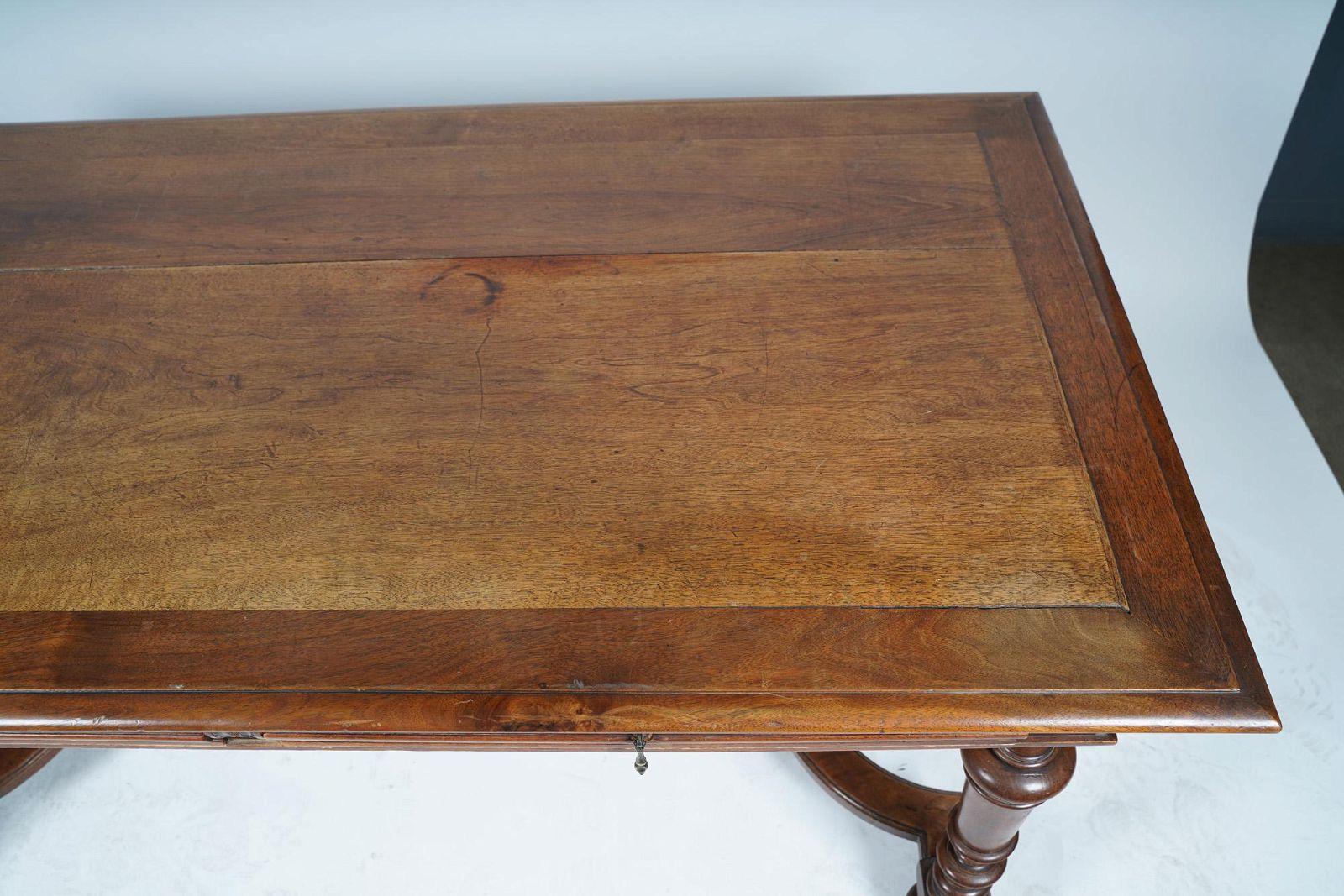 Antique American Renaissance Revival Walnut Library Table Desk Mid 19th Century For Sale 1