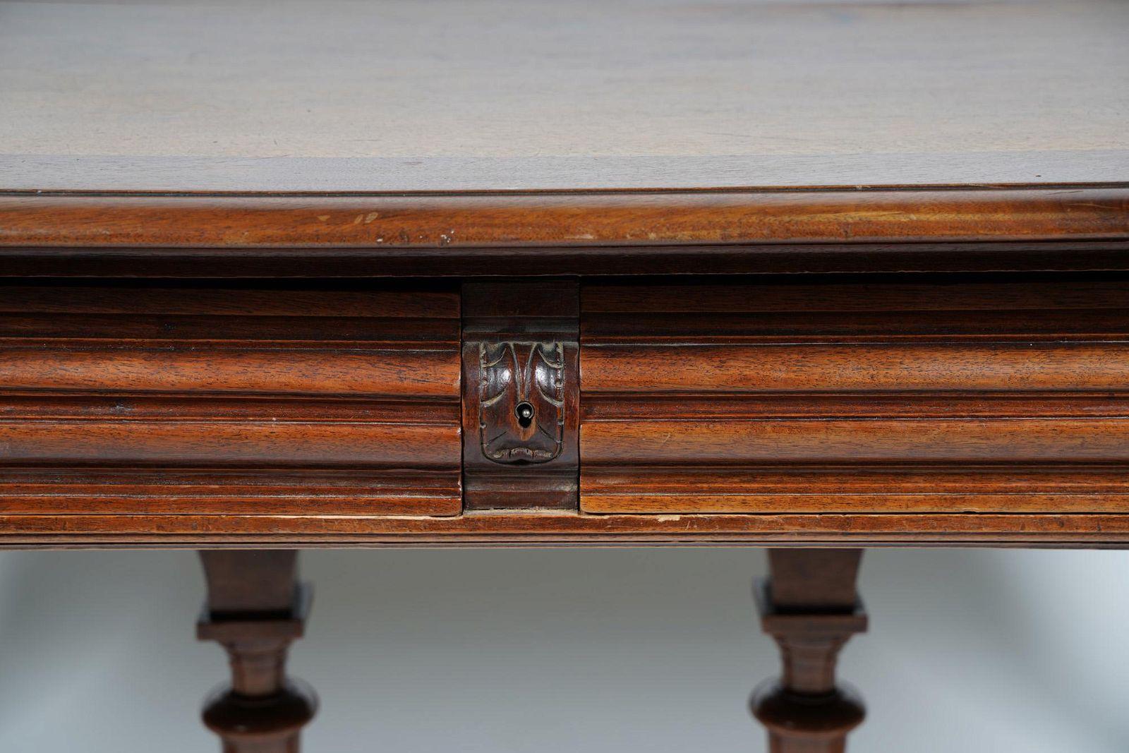 Antique American Renaissance Revival Walnut Library Table Desk Mid 19th Century For Sale 3