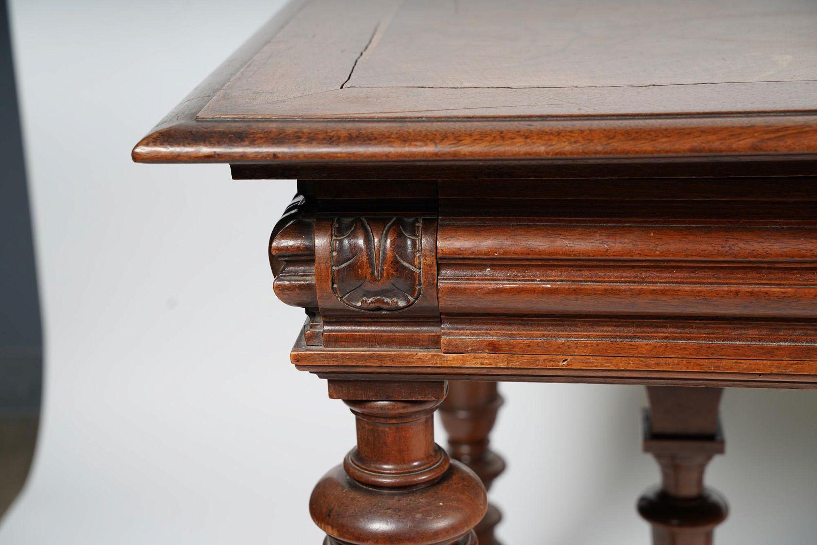 Antique American Renaissance Revival Walnut Library Table Desk Mid 19th Century For Sale 4