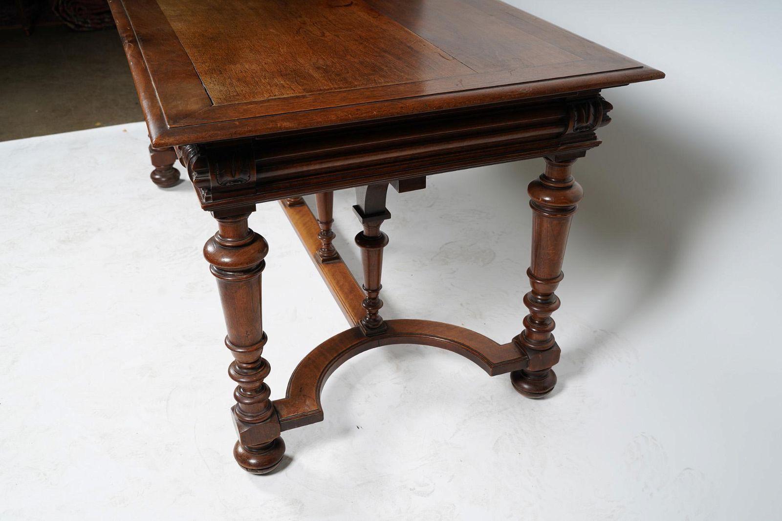 Antique American Renaissance Revival Walnut Library Table Desk Mid 19th Century For Sale 5
