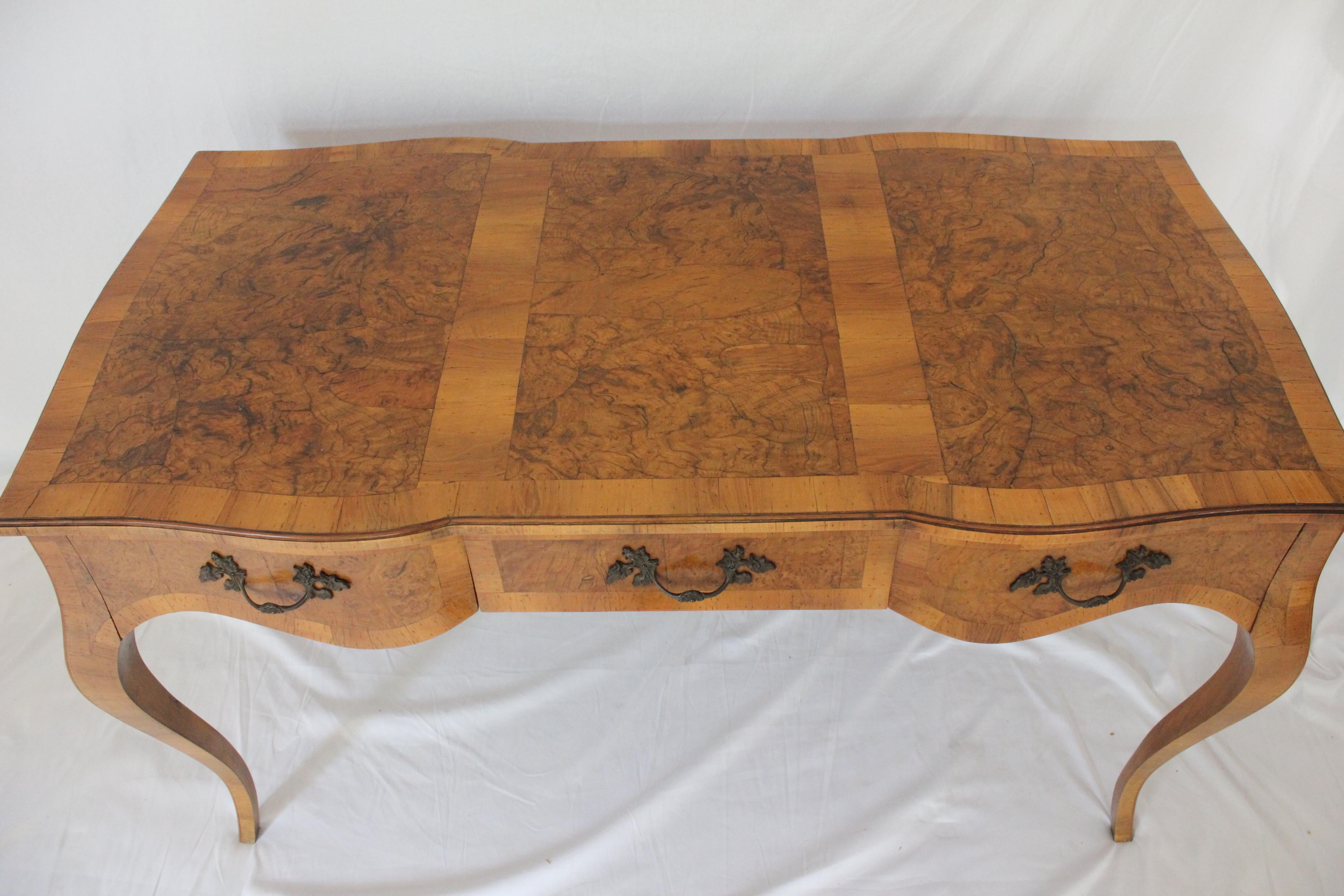 Mahogany Antique French Louis XV Style Highly Figured Walnut Bureau Plat Desk Circa 1920 For Sale