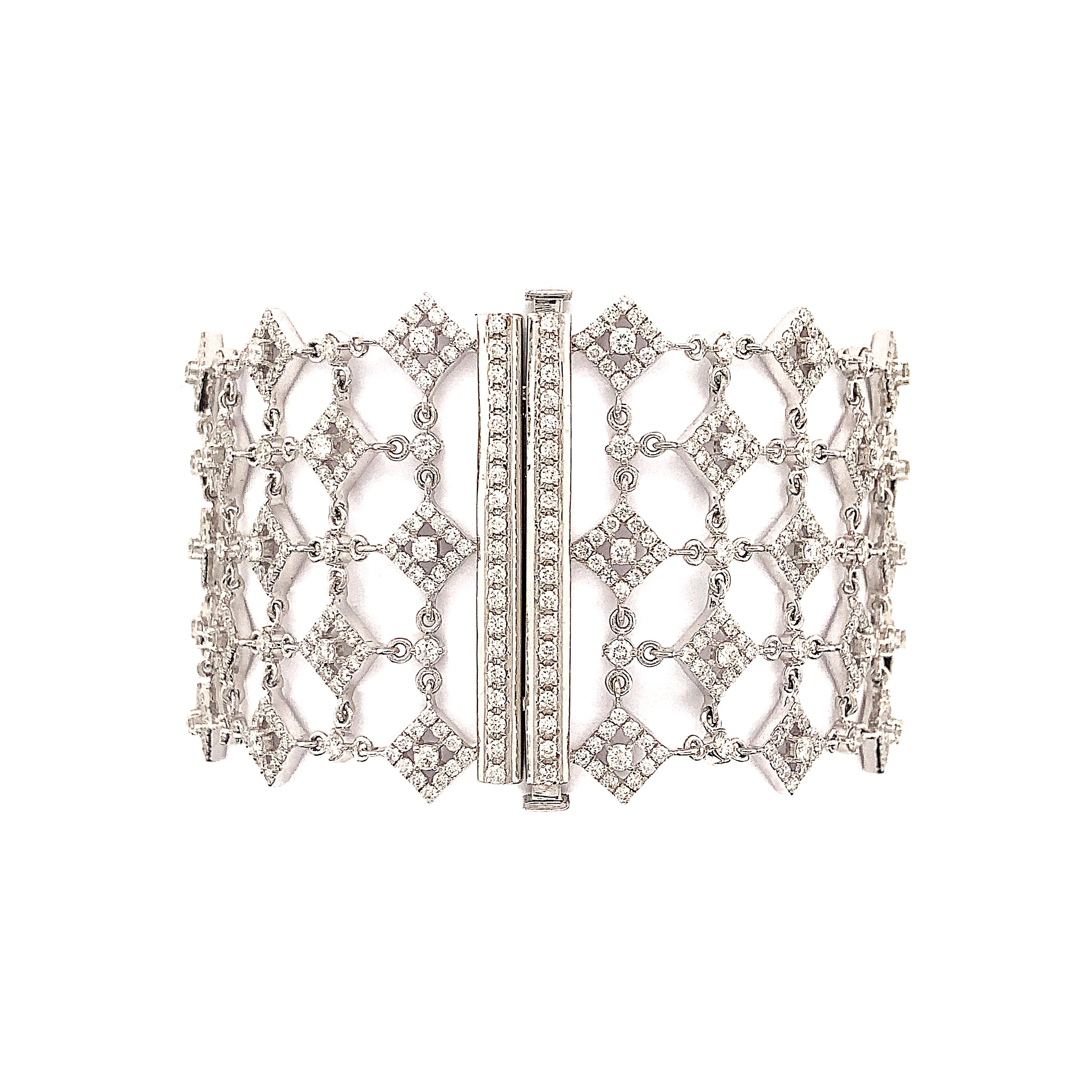  The Afarin Collection luxury bracelet is crafted to perfection and boasts 5 rows of dazzling 7 carat diamonds set in pristine 18K white gold. This glamorous piece features 849 round brilliant diamonds with a combined weight of 7.15 carats, boasting