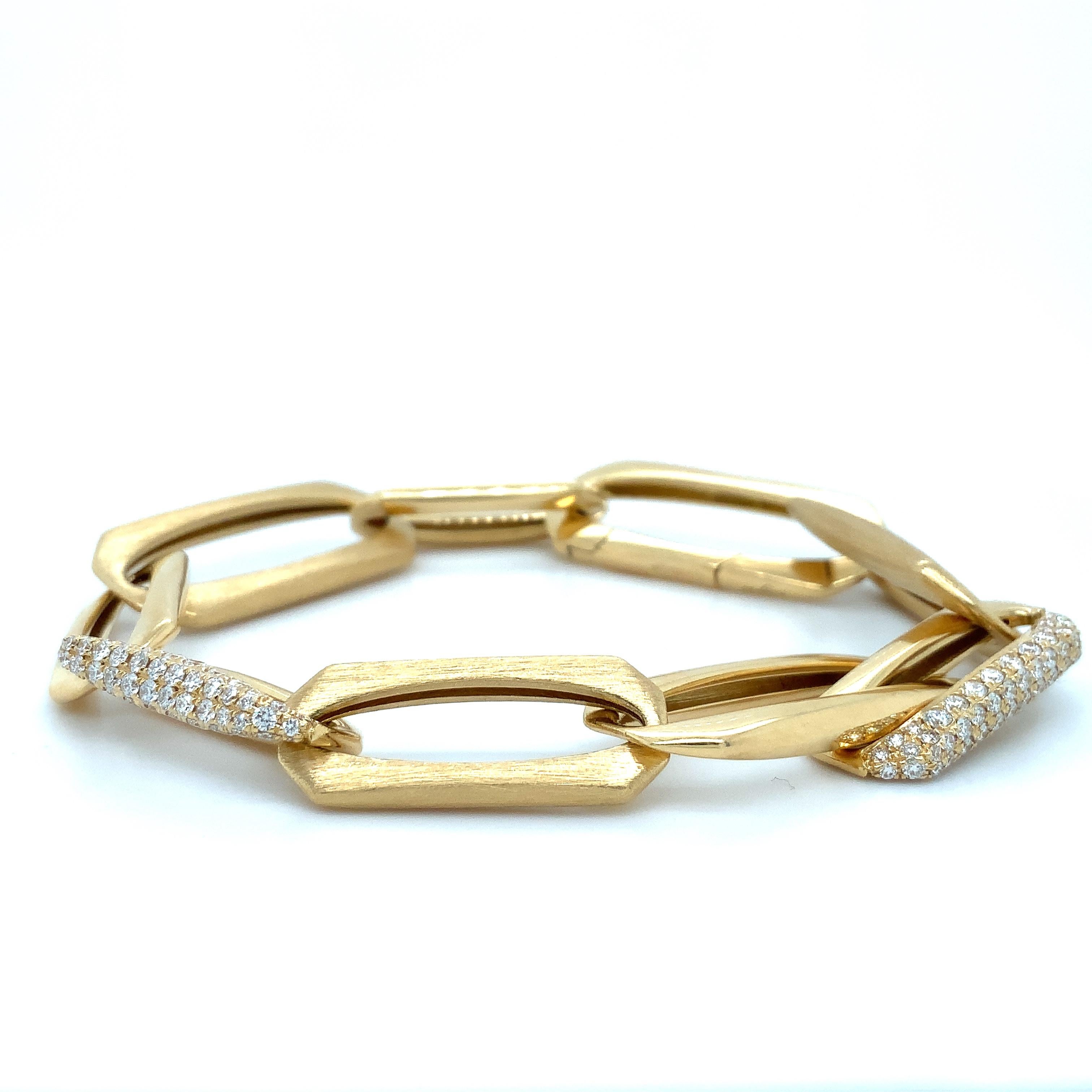 Taille brillant Afarin Collection Pavé Diamant 1.72 cts Paperclip Bracelet serti en or jaune 18K en vente