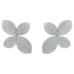 Boucles d'oreilles en diamant Pavé Garden de la collection Afarin, montées sur or blanc 18 kt