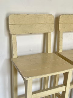 Charmant ensemble de quatre chaises en bois massif, "École", 1970