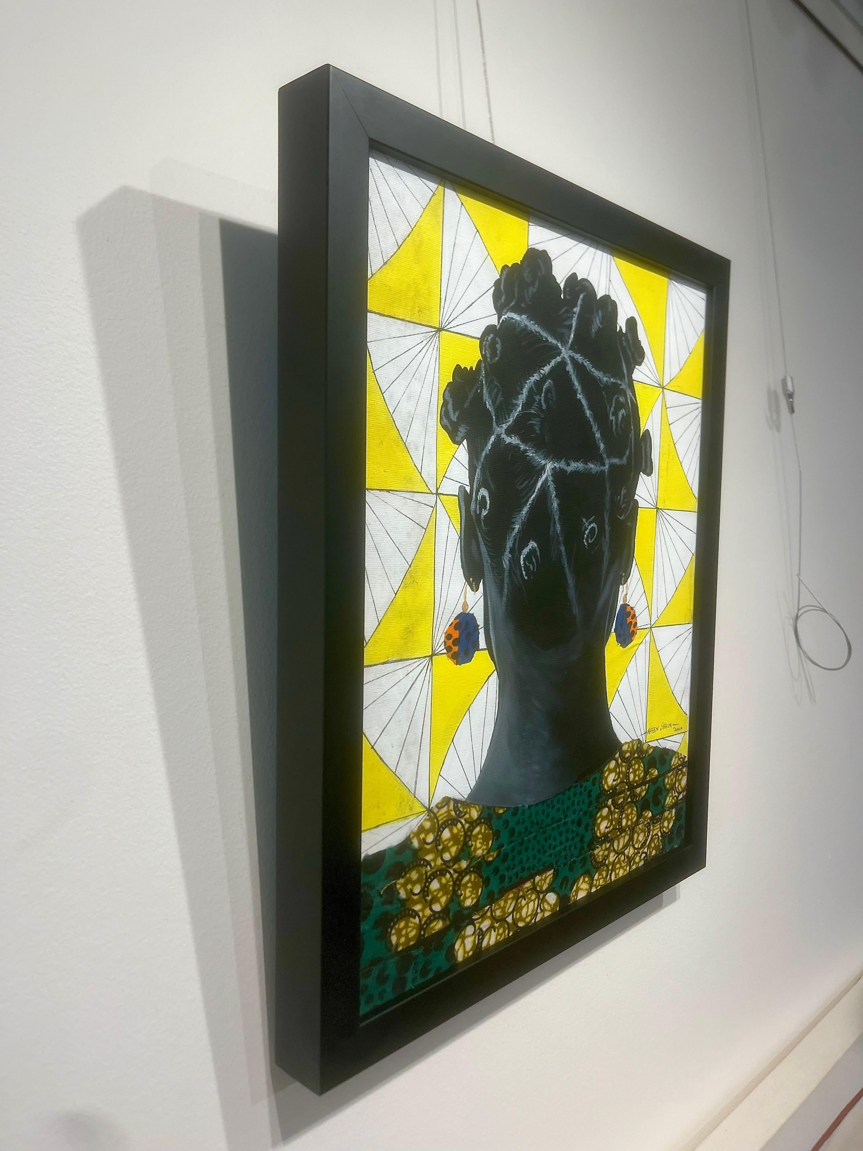 „Bantu Knot“ Rückblick auf das Porträt einer Frau mit Ohrringen und goldenem Hemd (Gold), Figurative Painting, von Affen Segun