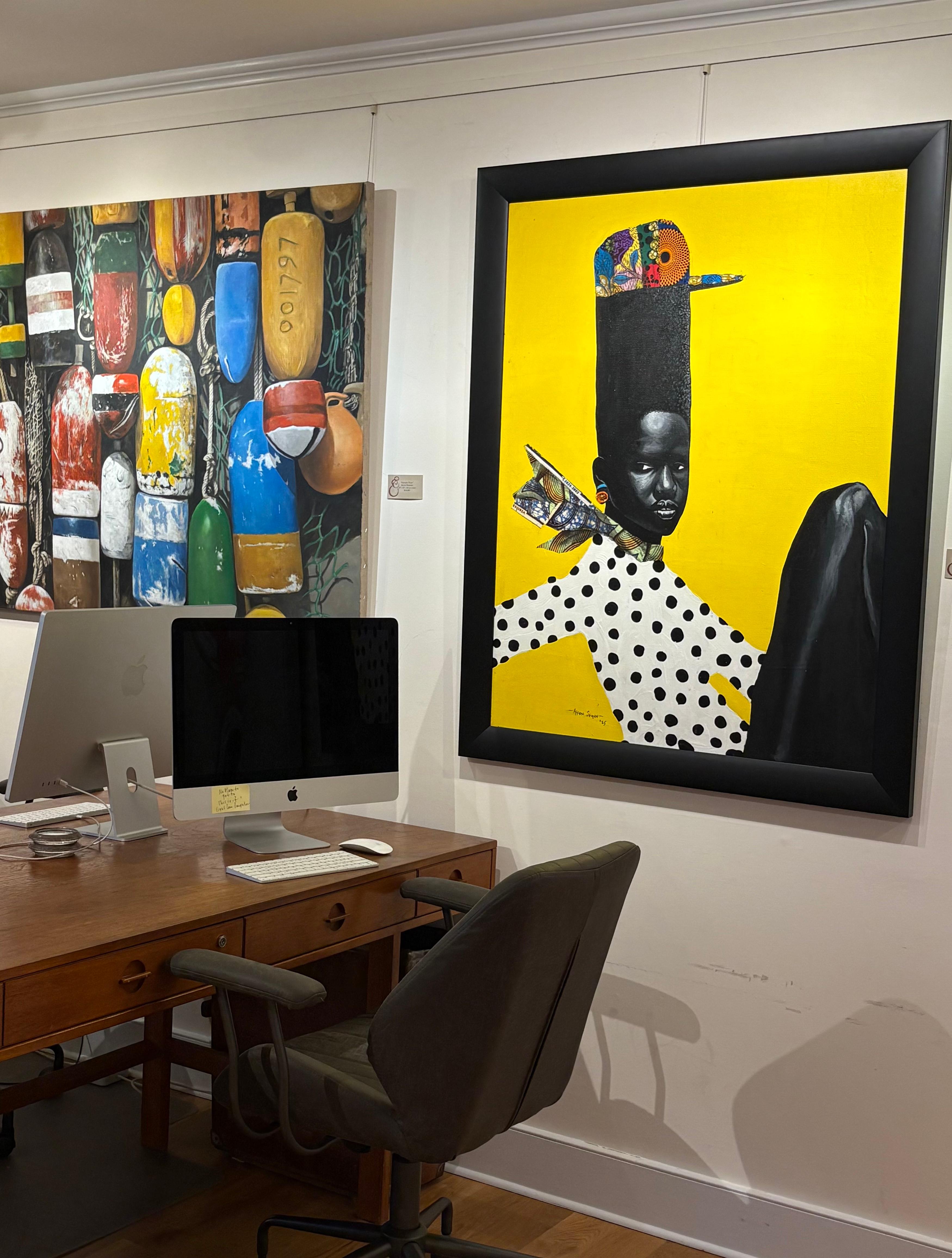 „Oni Fila Gogoro lX“ Frau mit gemustertem Bandana und Hut ruht in Selbstvertrauen (Zeitgenössisch), Painting, von Affen Segun