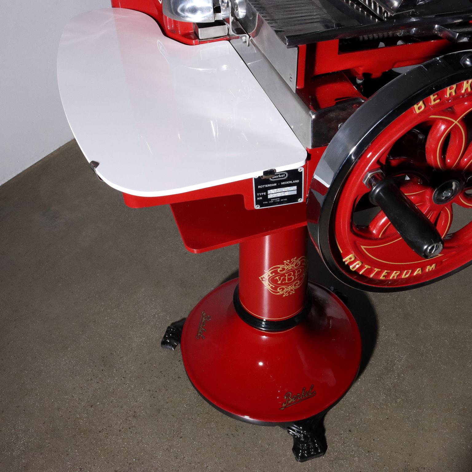 Machine à trancher Berkel Modèle 115 20e siècle Excellent état - En vente à Milano, IT