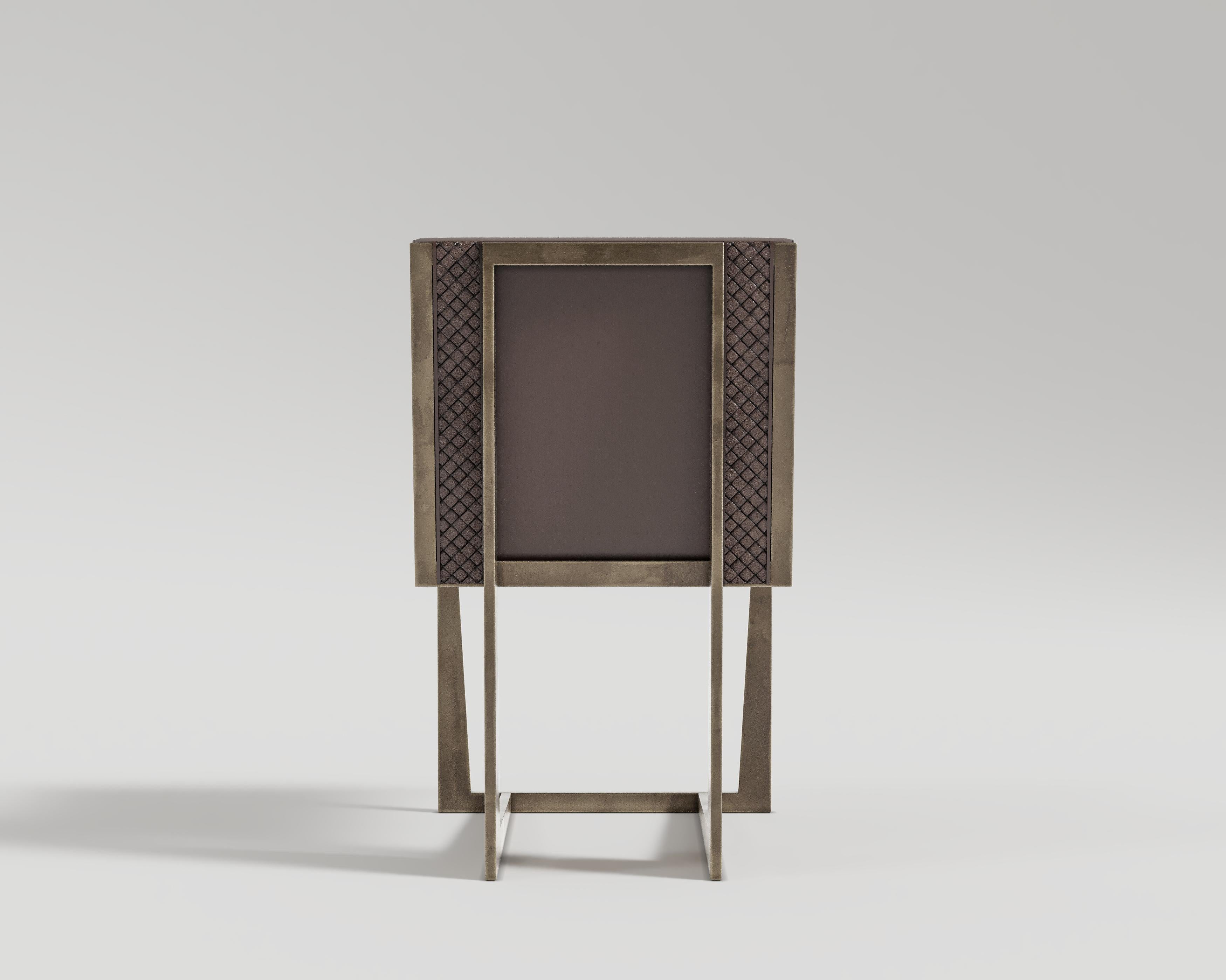 Poli Chaise Affilato en bronze patiné et cuir Bottega par Palena Furniture en vente