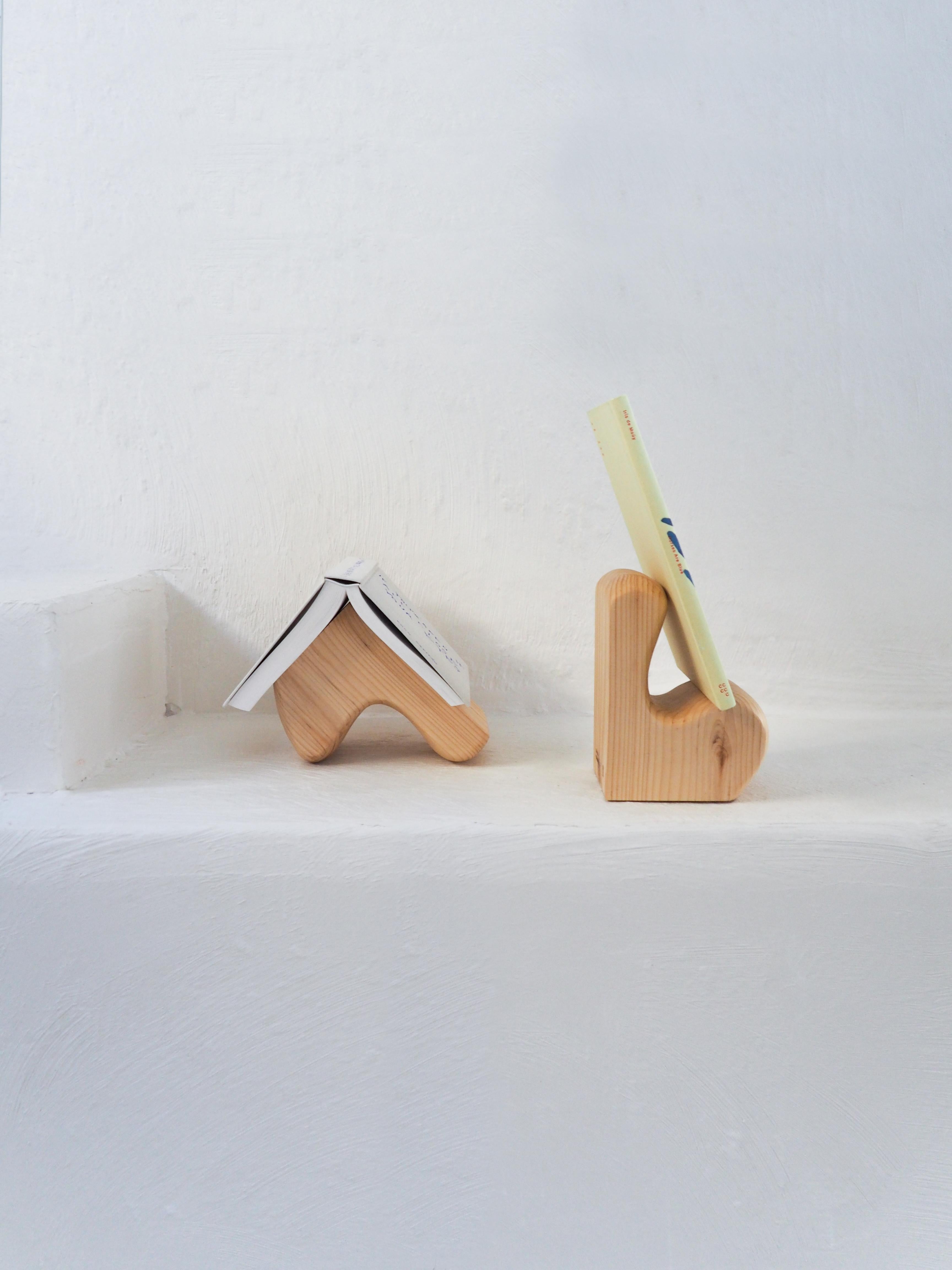 Minimalist AFFINITÉS bookends, pine wood, handmade in France, OROS Edition  For Sale