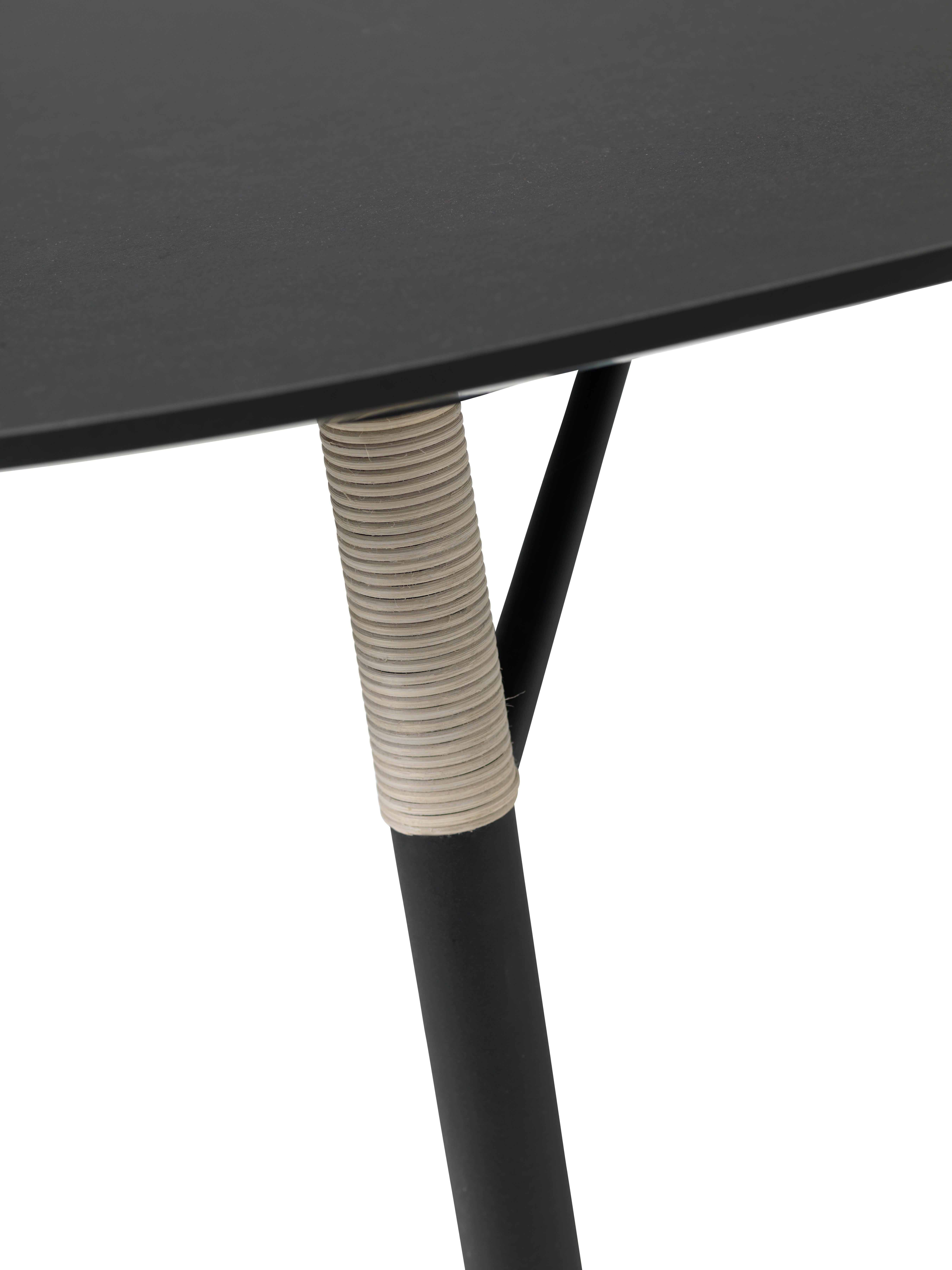 Scandinave moderne Table de salle à manger Affinity en Ellipse noir par Halskov & Dalsgaard Design en vente
