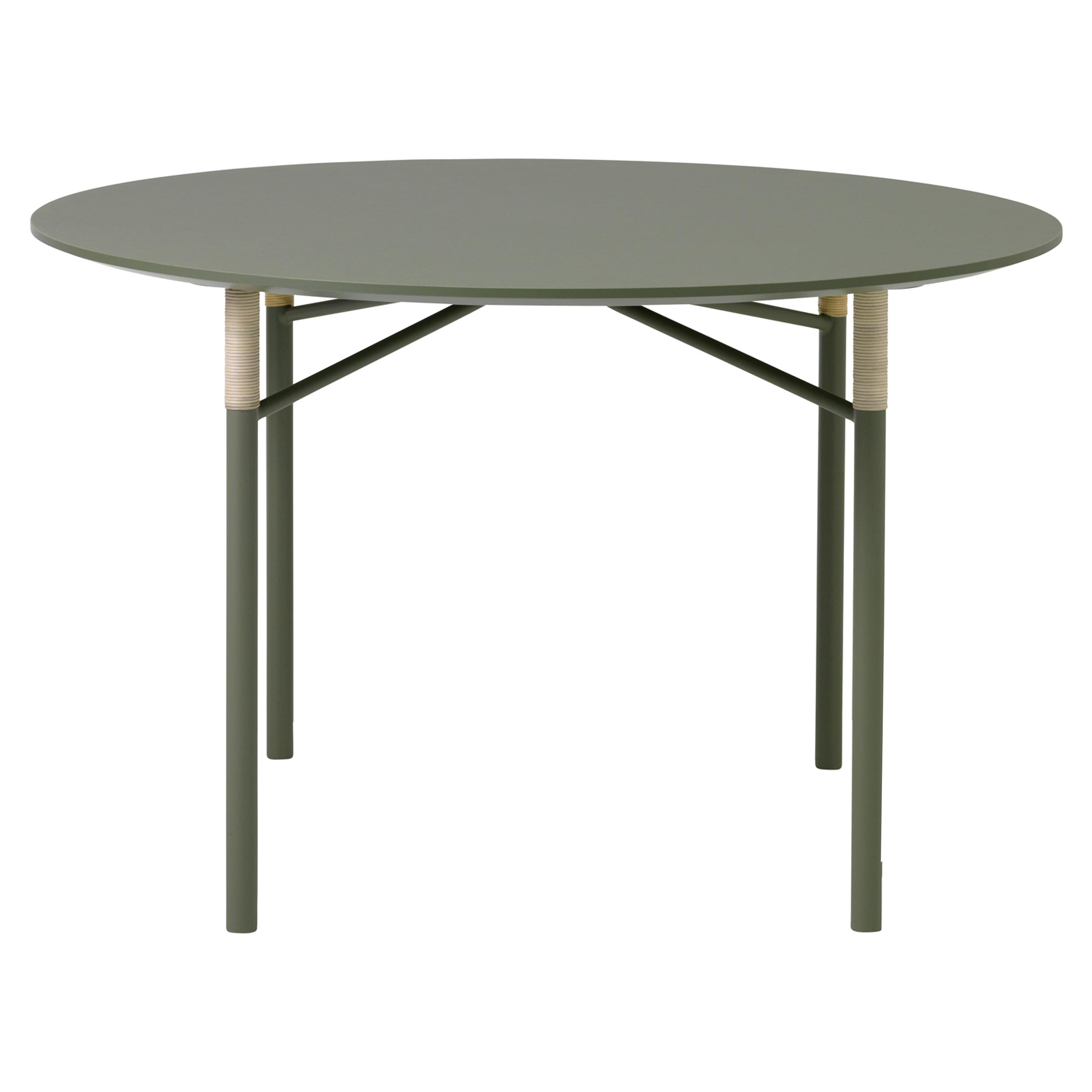 En vente : Green (Light Green) Table de salle à manger ronde Affinity de Halskov & Dalsgaard de Warm Nordic