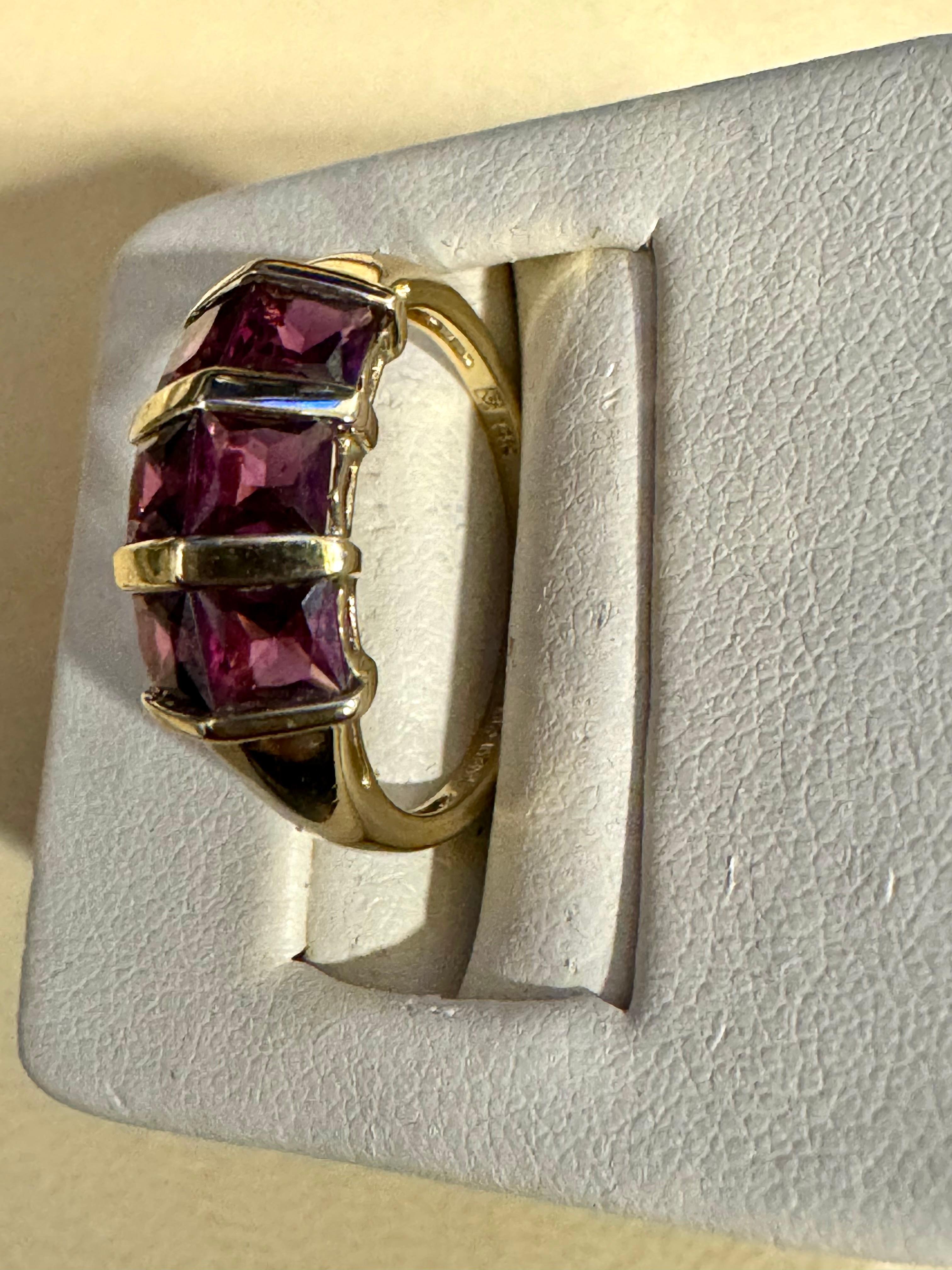 Affordable 6 Square Garnet  Ring 14 Karat Yellow Gold Size 6.75 For Sale 5