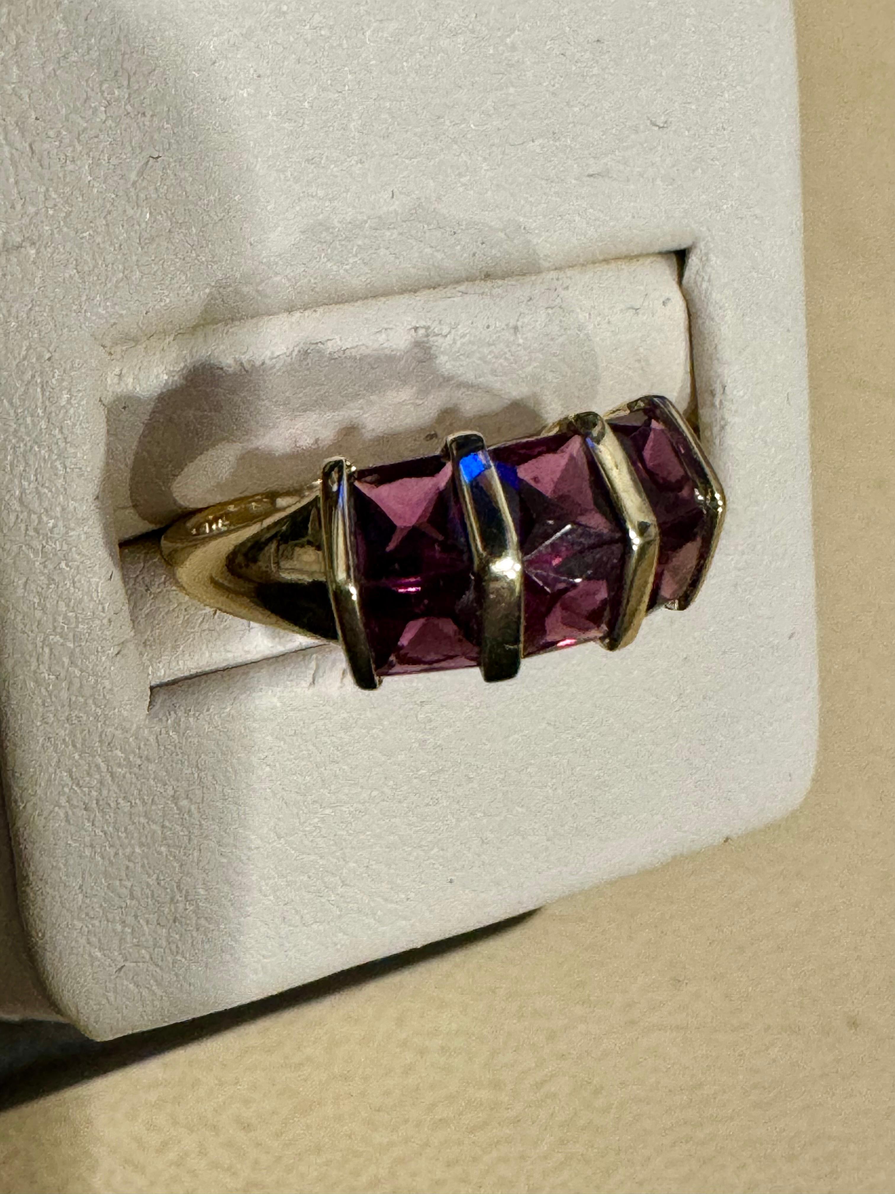 Affordable 6 Square Garnet  Ring 14 Karat Yellow Gold Size 6.75 For Sale 6