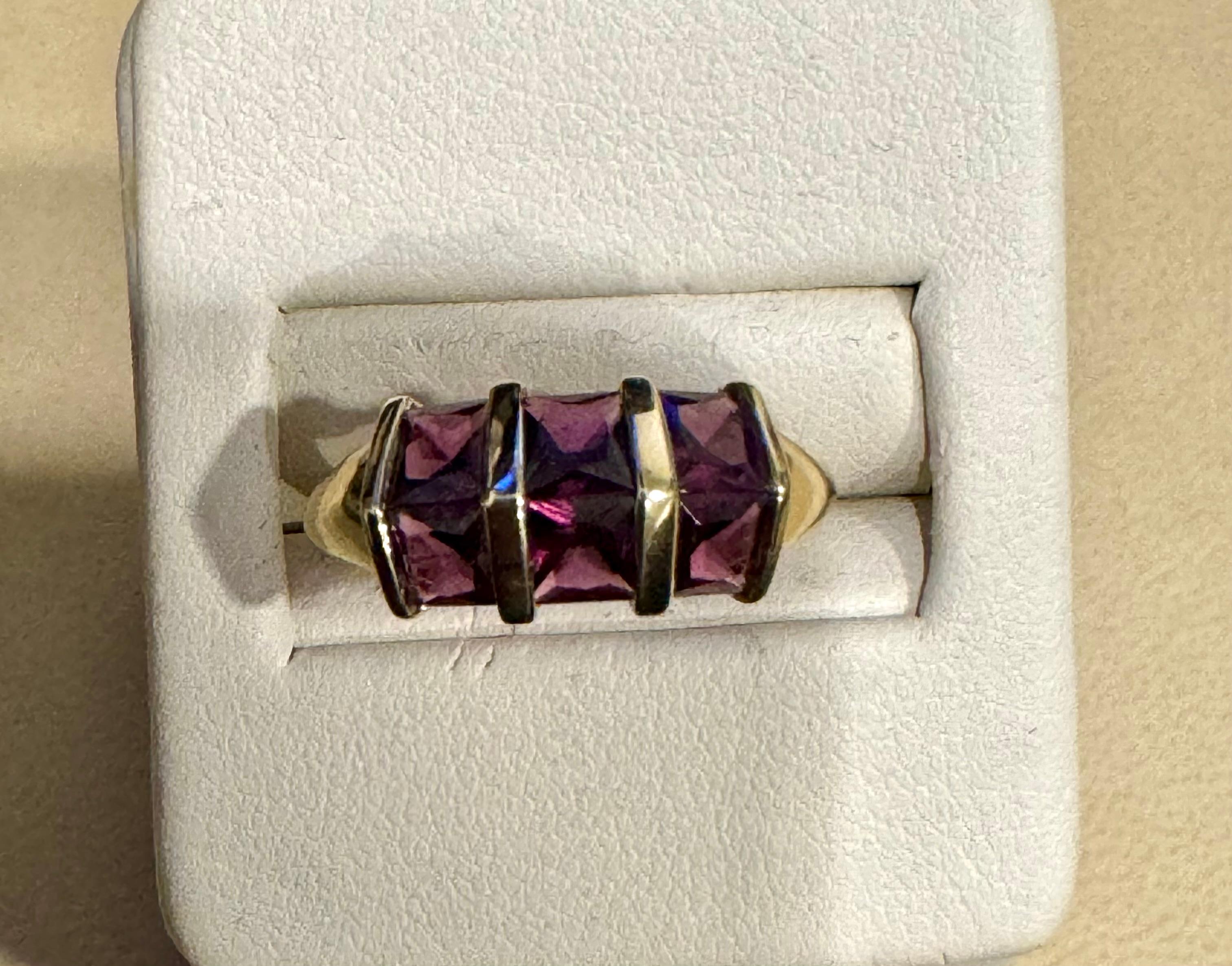 Affordable 6 Square Garnet  Ring 14 Karat Yellow Gold Size 6.75 For Sale 7