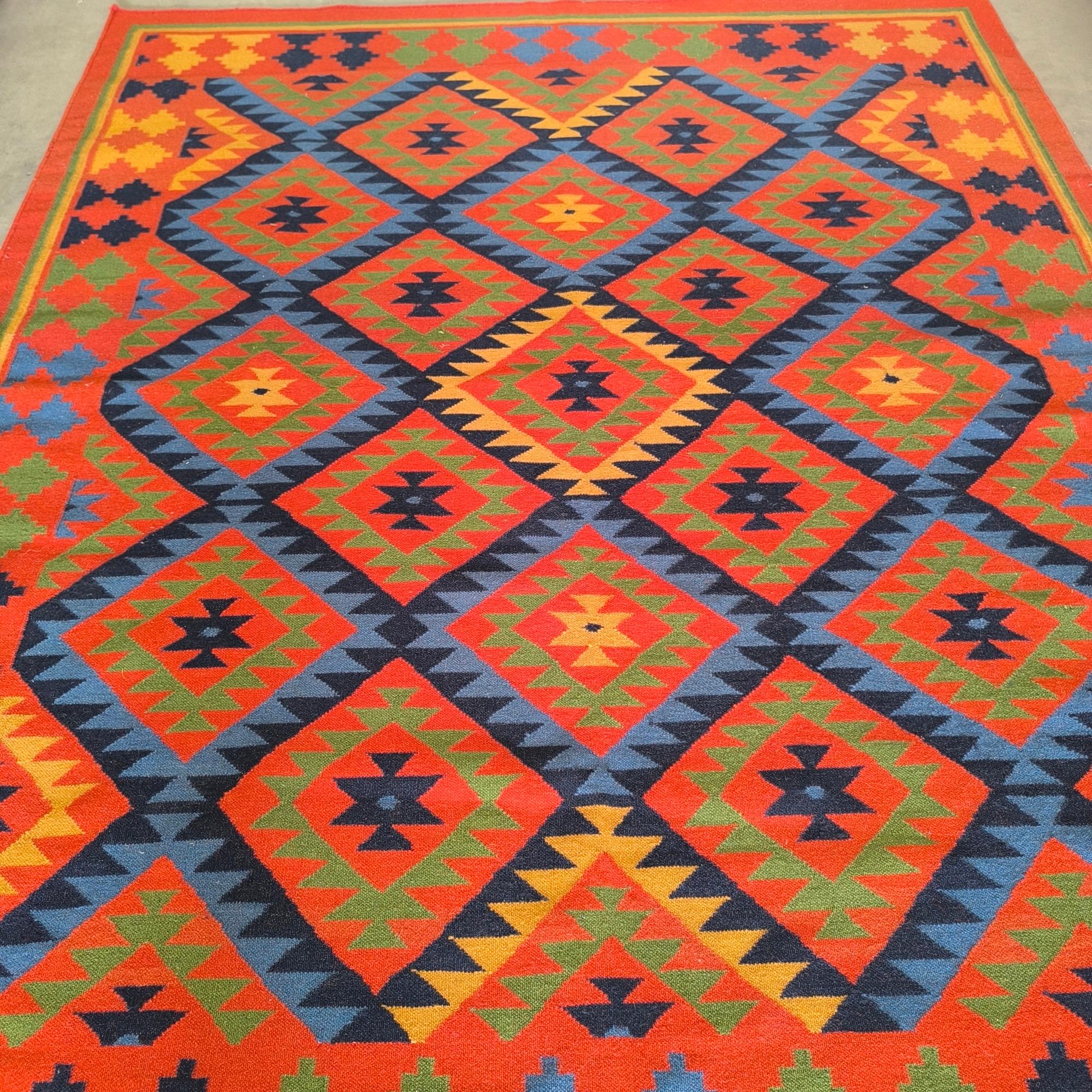 Afghanischer flachgewebter Vintage-Teppich, handgewebter Kilim, buntes geometrisches Stammesdesign (Handgewebt) im Angebot