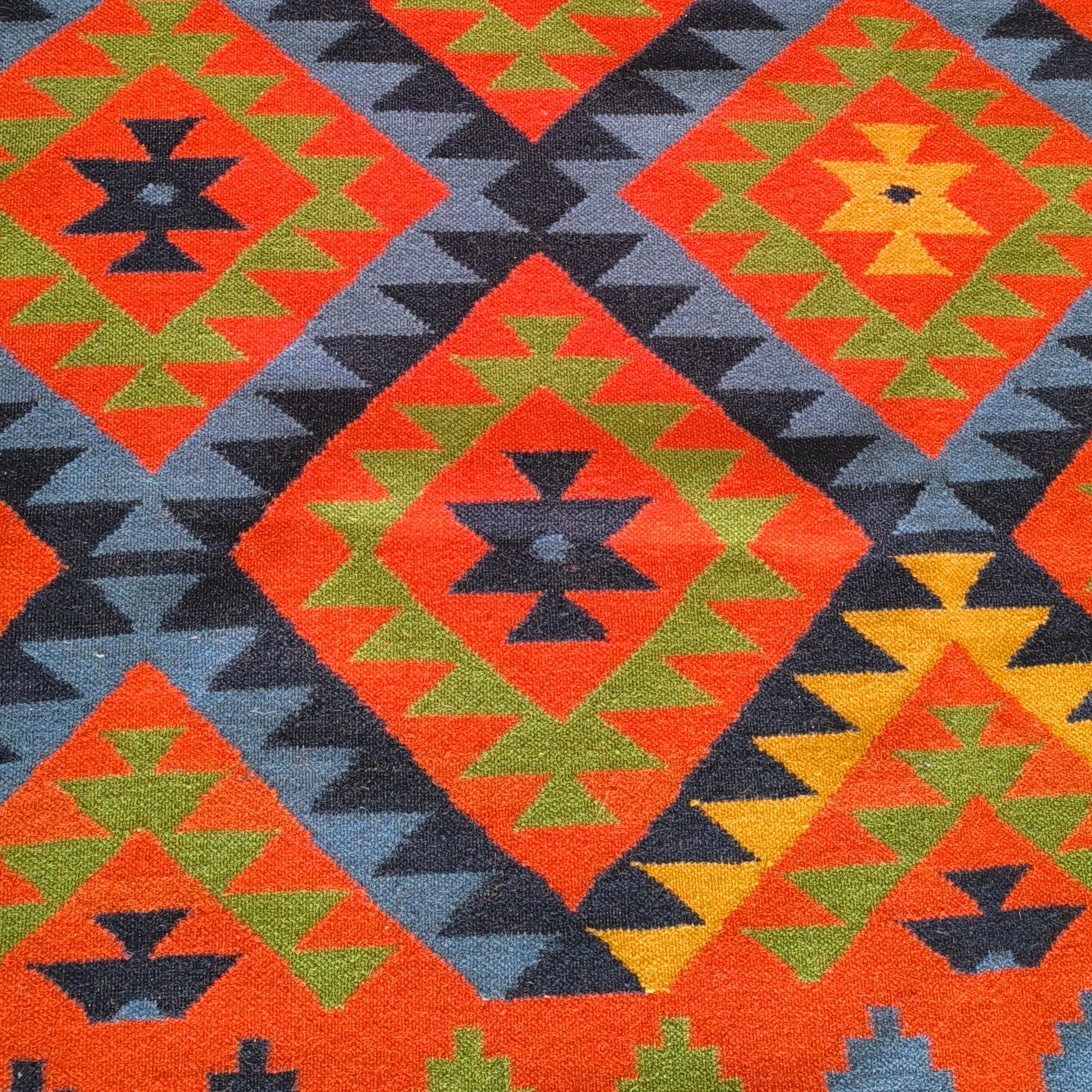 Afghanischer flachgewebter Vintage-Teppich, handgewebter Kilim, buntes geometrisches Stammesdesign im Angebot 1