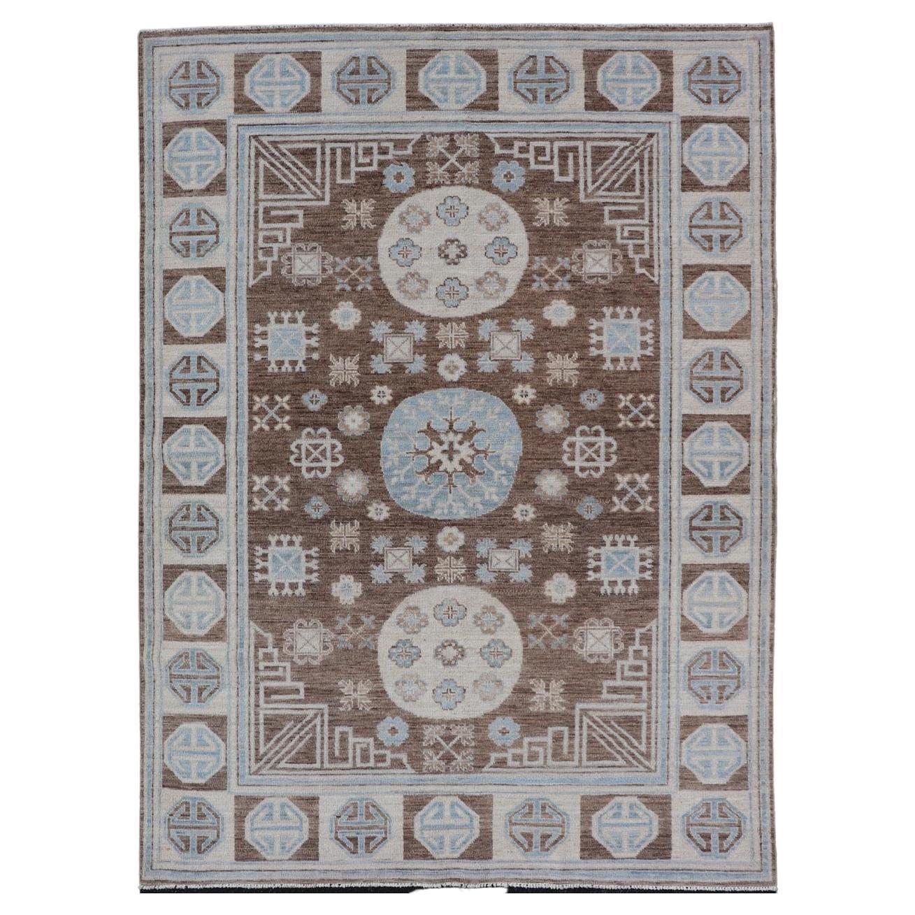 Tappeto Khotan afgano con medaglione geometrico disegnato e annodato a mano in lana