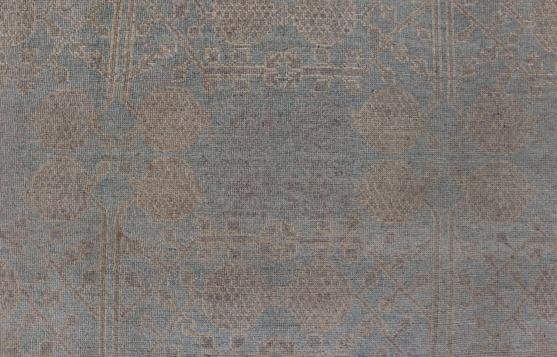 Tapis afghan Khotan au design géométrique dans des tons de bleu clair et de taupe en vente 7
