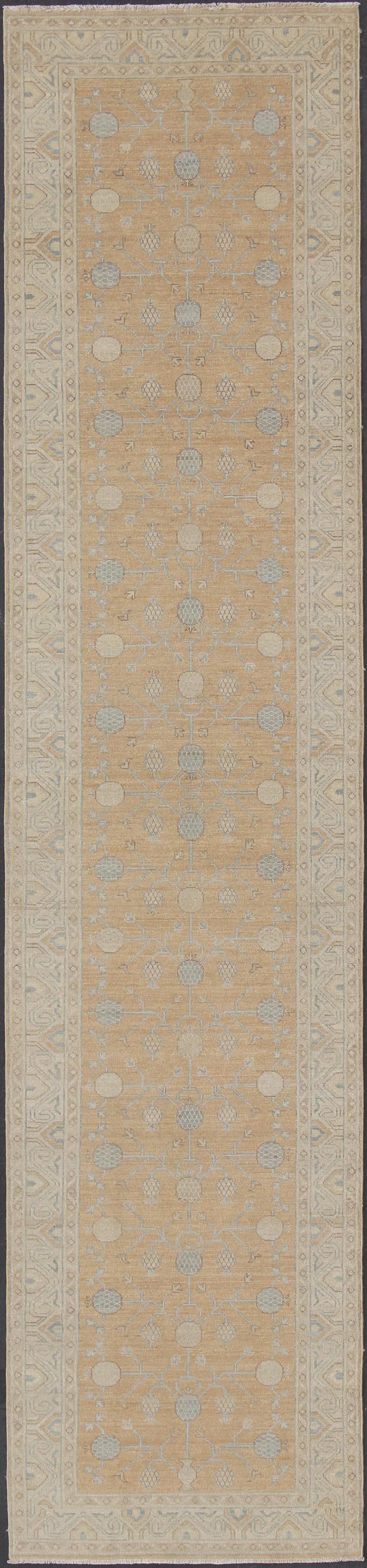 Tapis de couloir afghan Khotan avec motif géométrique de grenades sur toute sa surface en vente 1