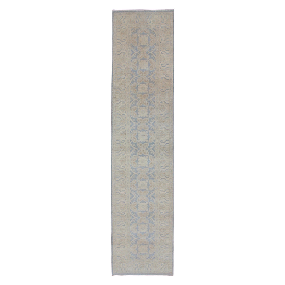 Tapis de couloir afghan Khotan au design géométrique dans des tons de bleu poudre et de brun clair en vente