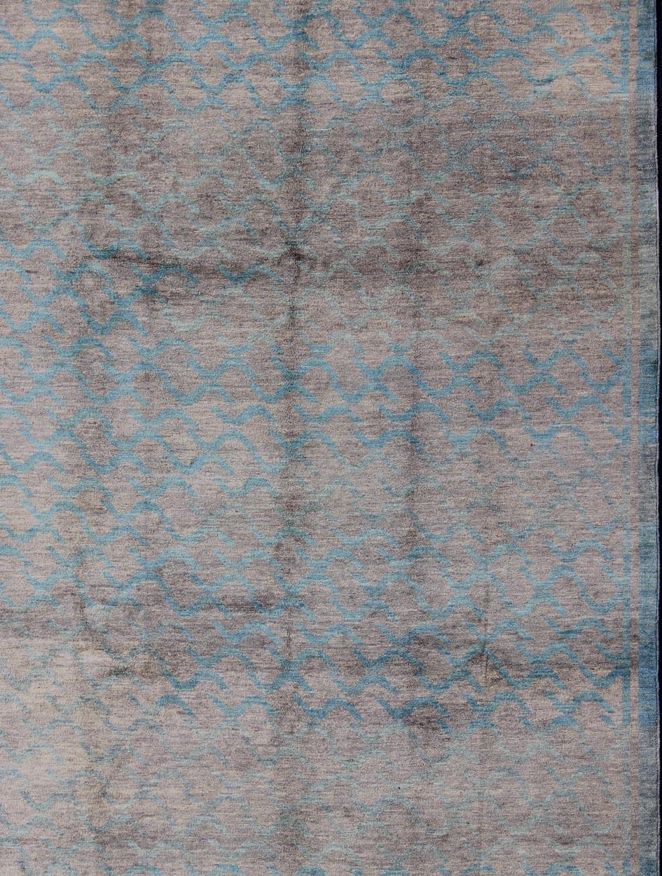 Moderner Teppich mit All-Over-Design von Keivan Woven Arts (Handgeknüpft)