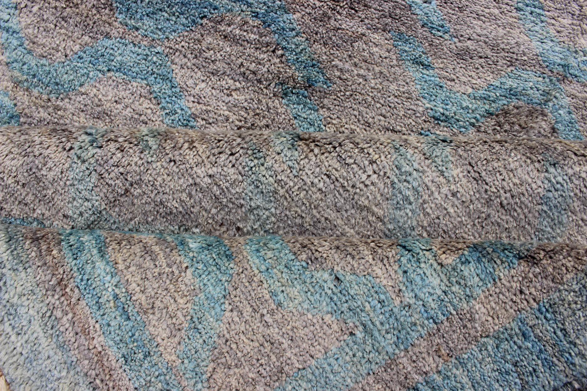 Moderner Teppich mit All-Over-Design von Keivan Woven Arts im Zustand „Neu“ in Atlanta, GA