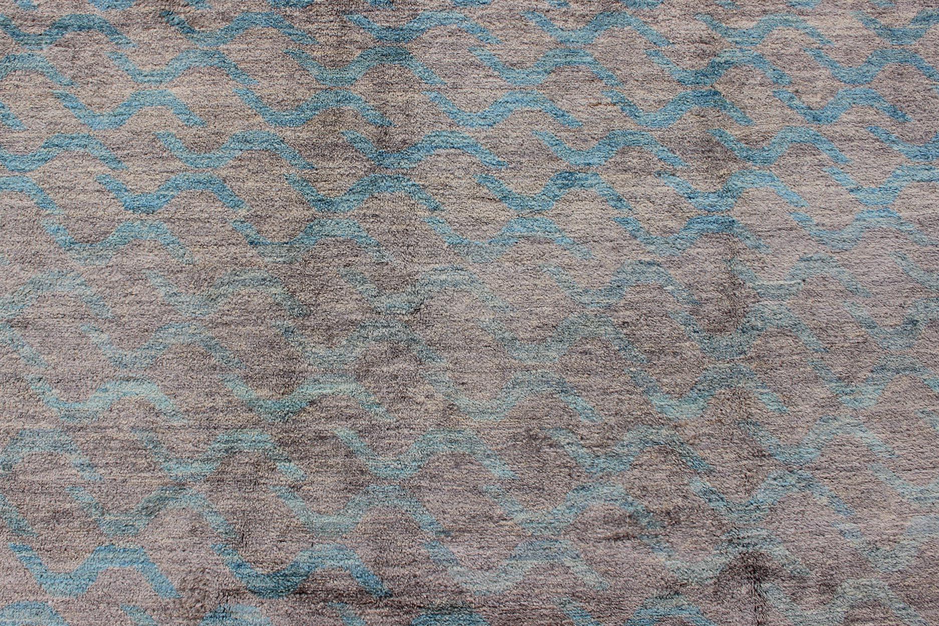 Moderner Teppich mit All-Over-Design von Keivan Woven Arts (21. Jahrhundert und zeitgenössisch)