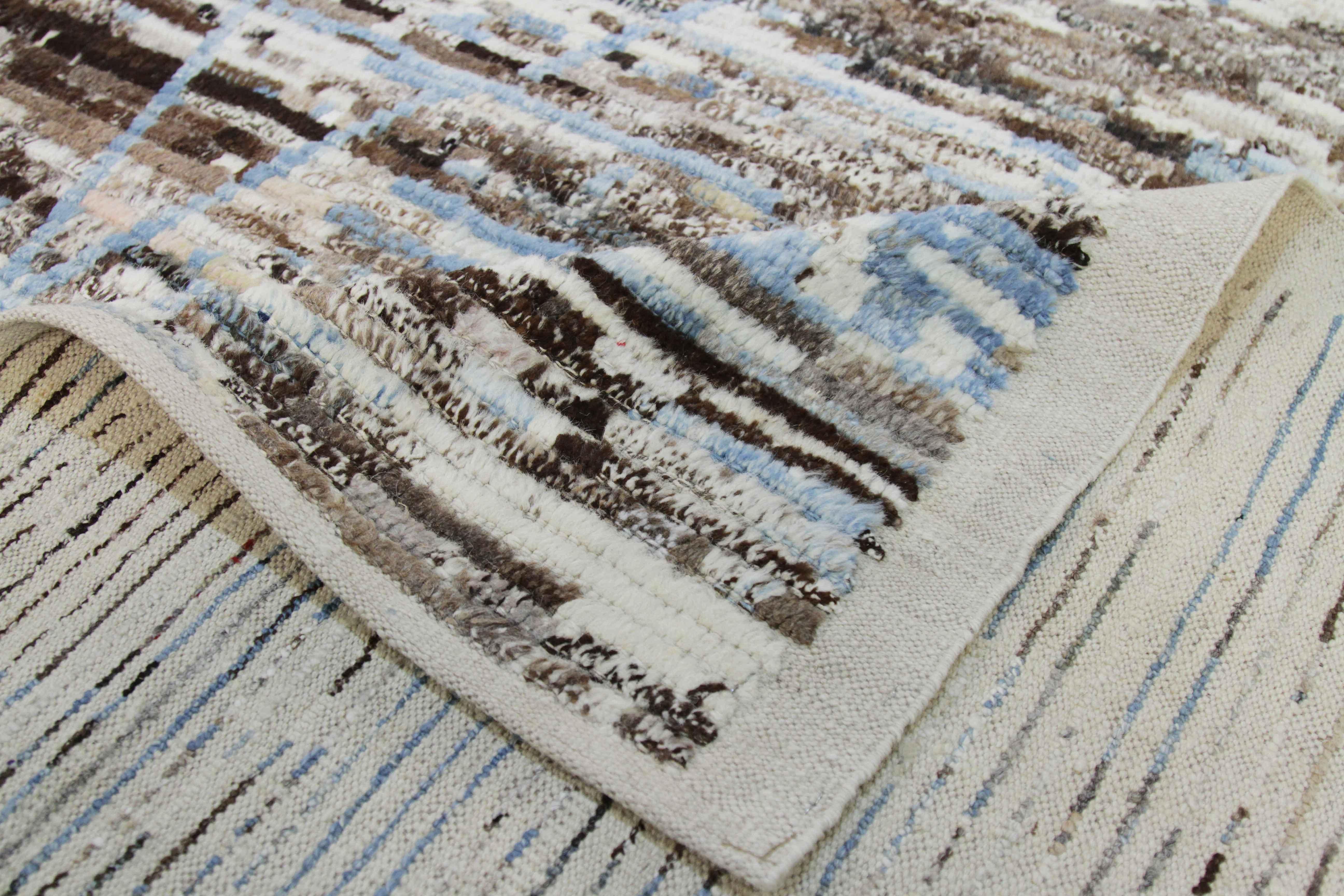 Tappeto afgano in stile marocchino con linee diagonali blu su campo avorio e marrone In condizioni Nuovo in vendita a Dallas, TX
