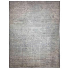 Tapis afghan de style marocain avec détails tribaux ivoires sur fond gris et beige