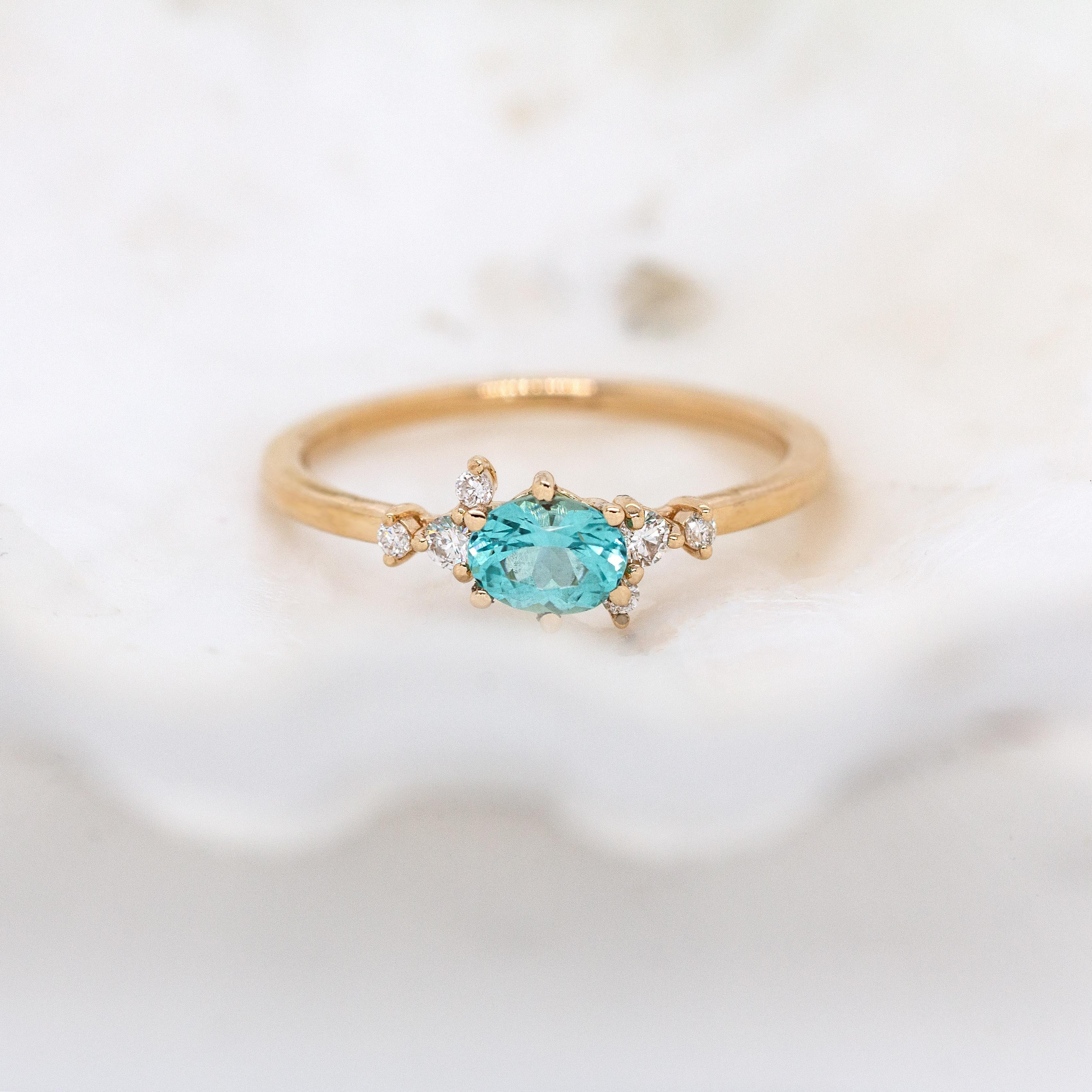 Afghanischer Paraiba-Farbturmalin-Ring aus massivem 14-karätigem Gold: Natürliche Diamant-Akzente (Zeitgenössisch) im Angebot