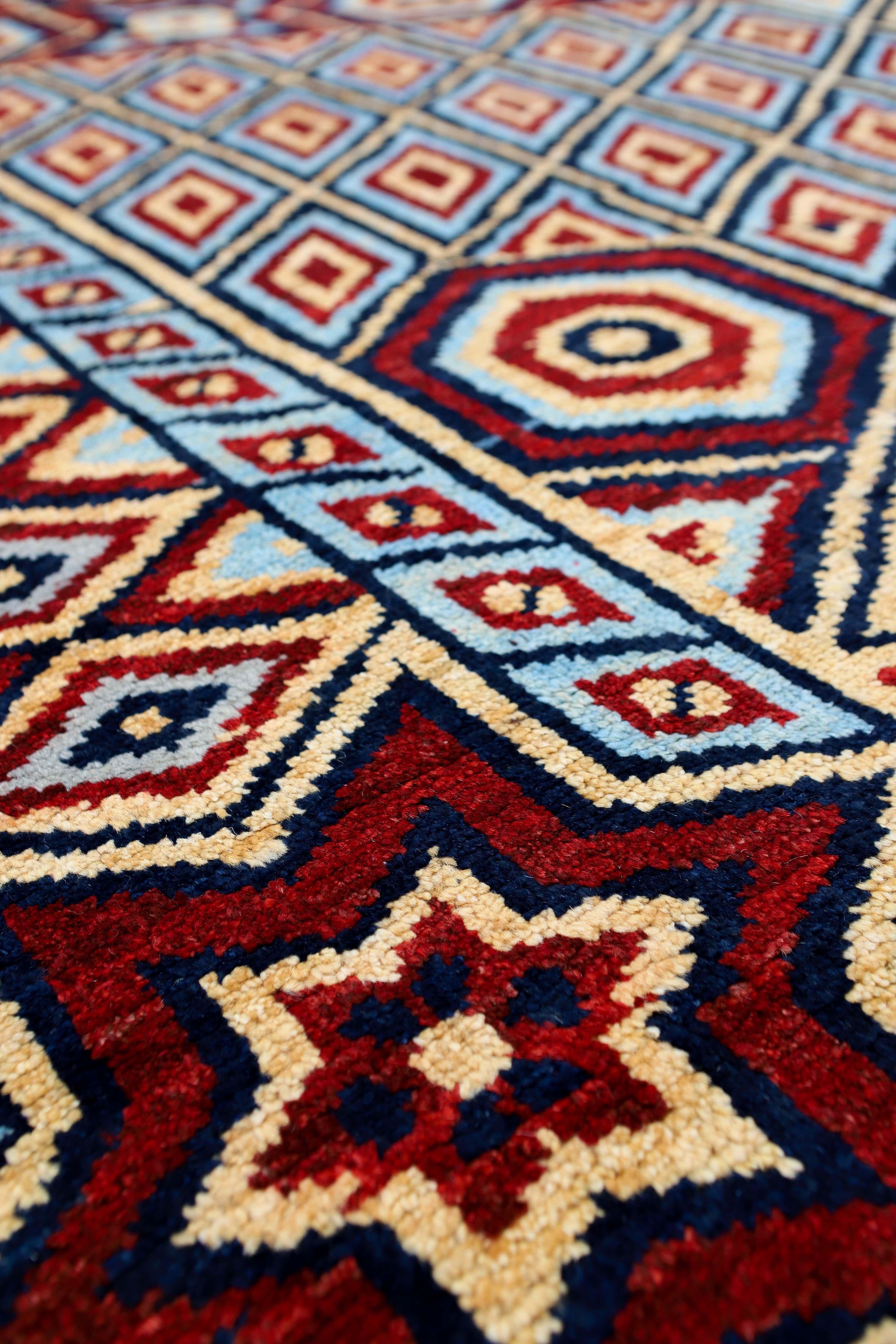 Tapis afghan rouge de conception traditionnelle 10'5'' x 13'8''.
Noué à la main avec de la laine filée à la main, tissé en Afghanistan.
Ce tapis magnifiquement conçu ne manquera pas de se faire remarquer dans n'importe quelle pièce.

Fabriqué en