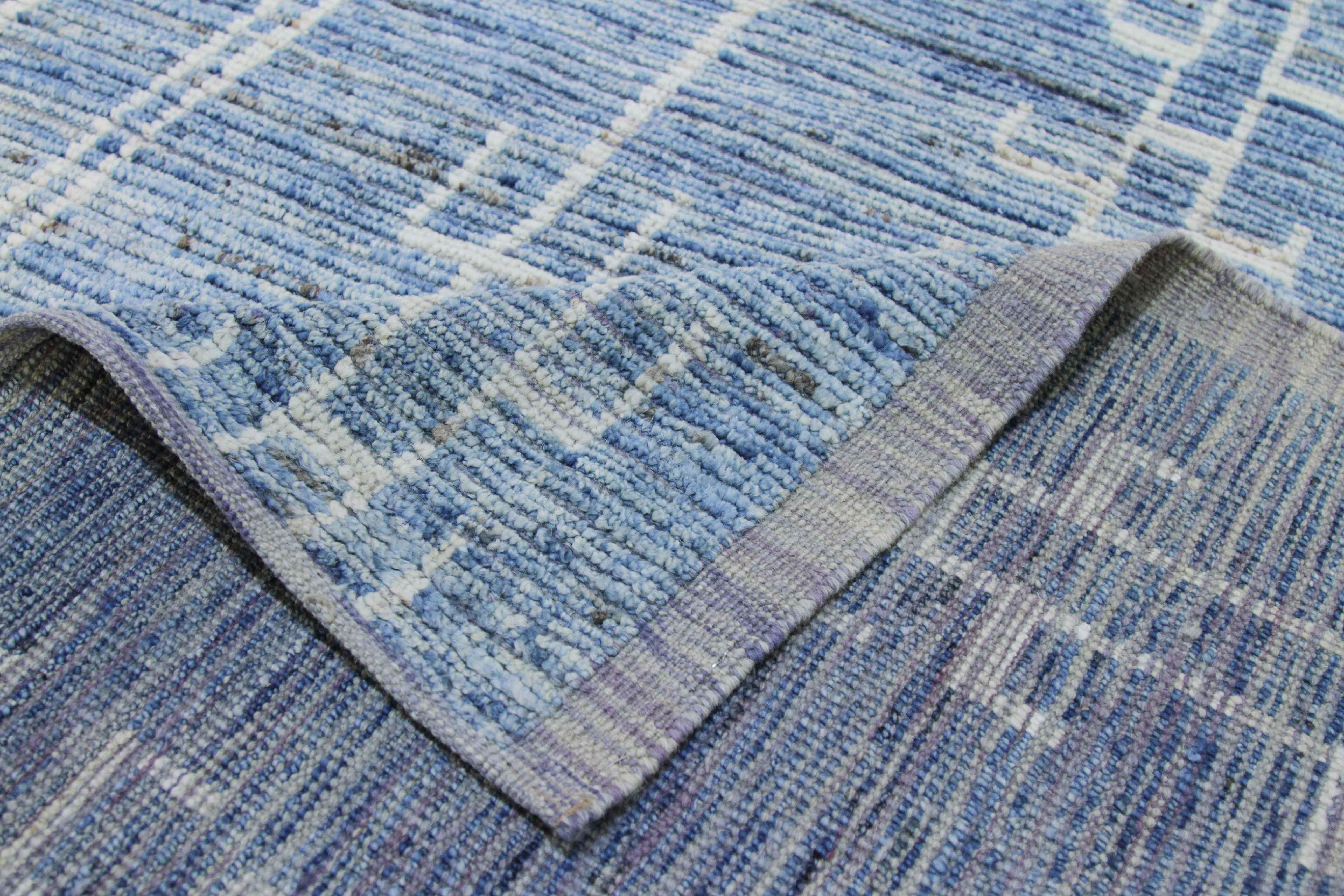 Alfombra afgana de diseño marroquí con motivos tribales marfil sobre fondo azul en Nuevo estado para la venta en Dallas, TX