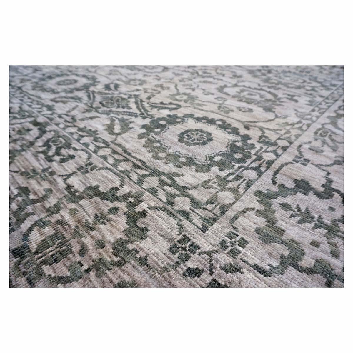 Afghan Sultanabad Master Wool 6 x 6 Beige & Gray Handmade Square Area Rug (21. Jahrhundert und zeitgenössisch) im Angebot