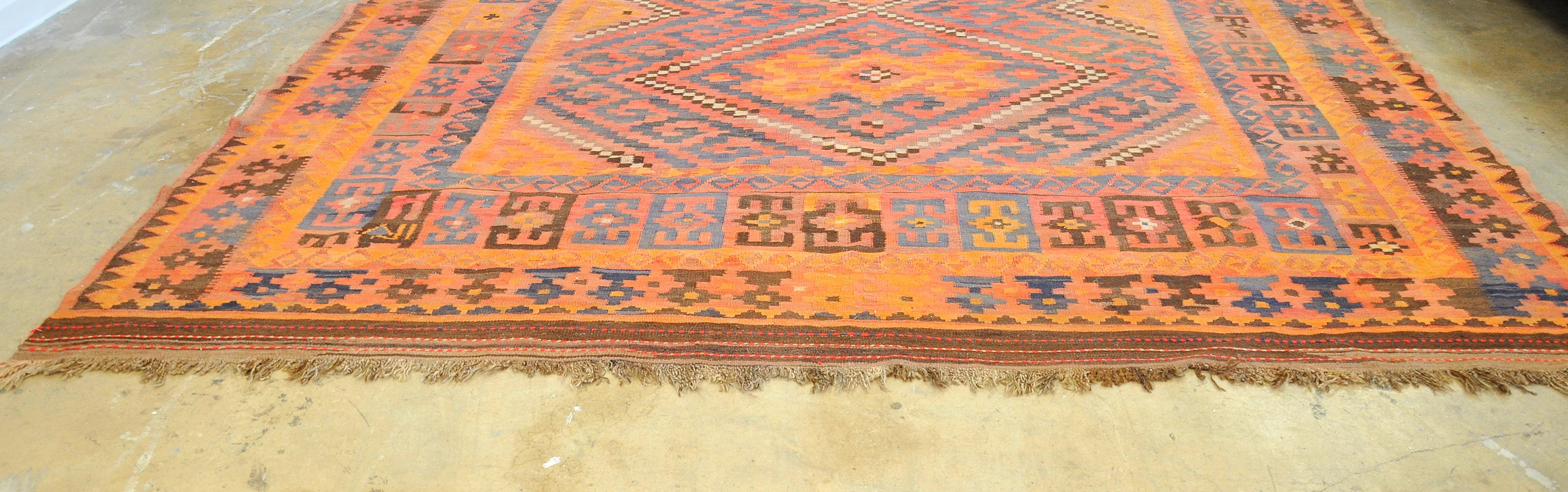 Teinture végétale Tapis Kilim tribal afghan vintage en vente