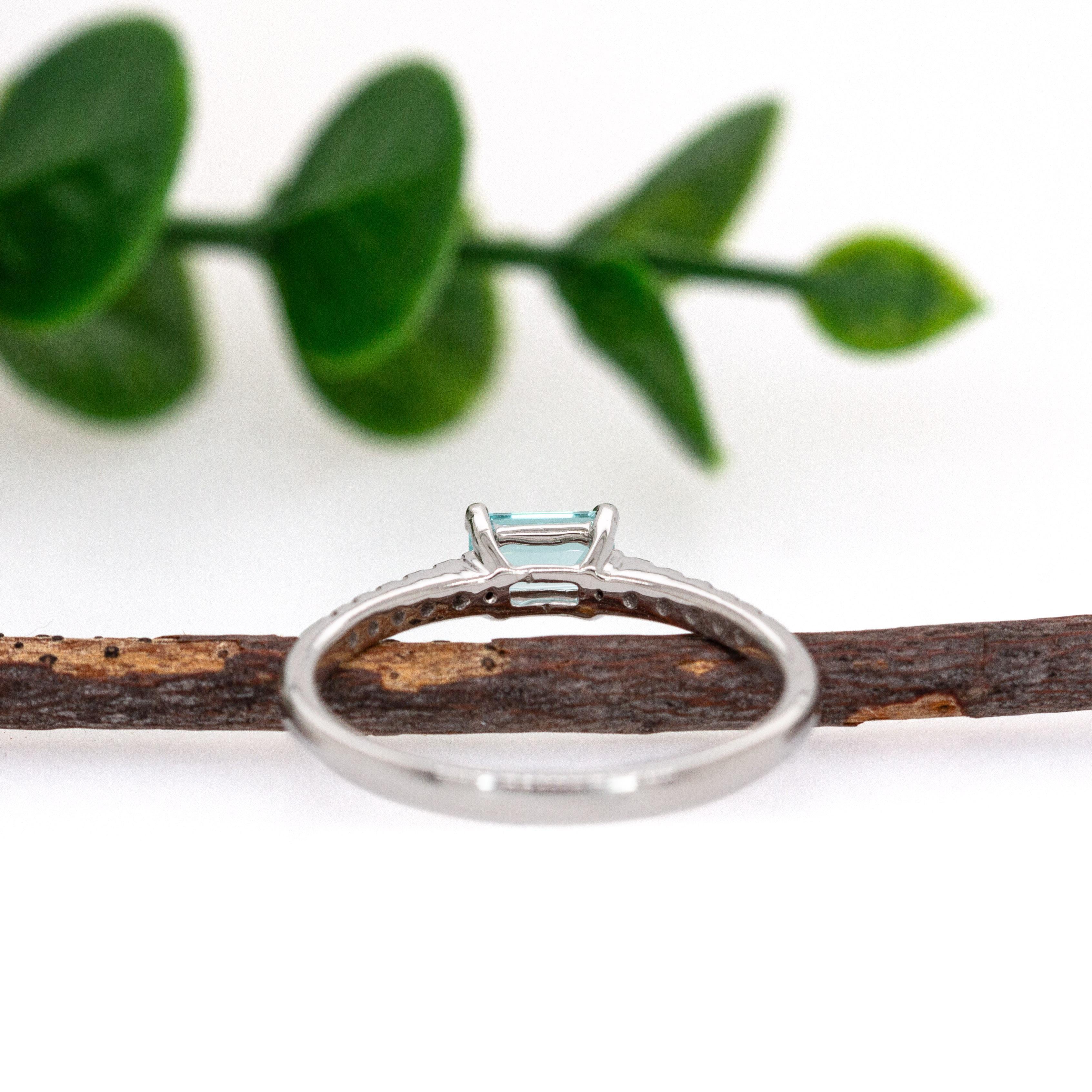 Bague en or blanc 14 carats avec tourmaline Paraiba et pavé de diamants naturels Pour femmes en vente