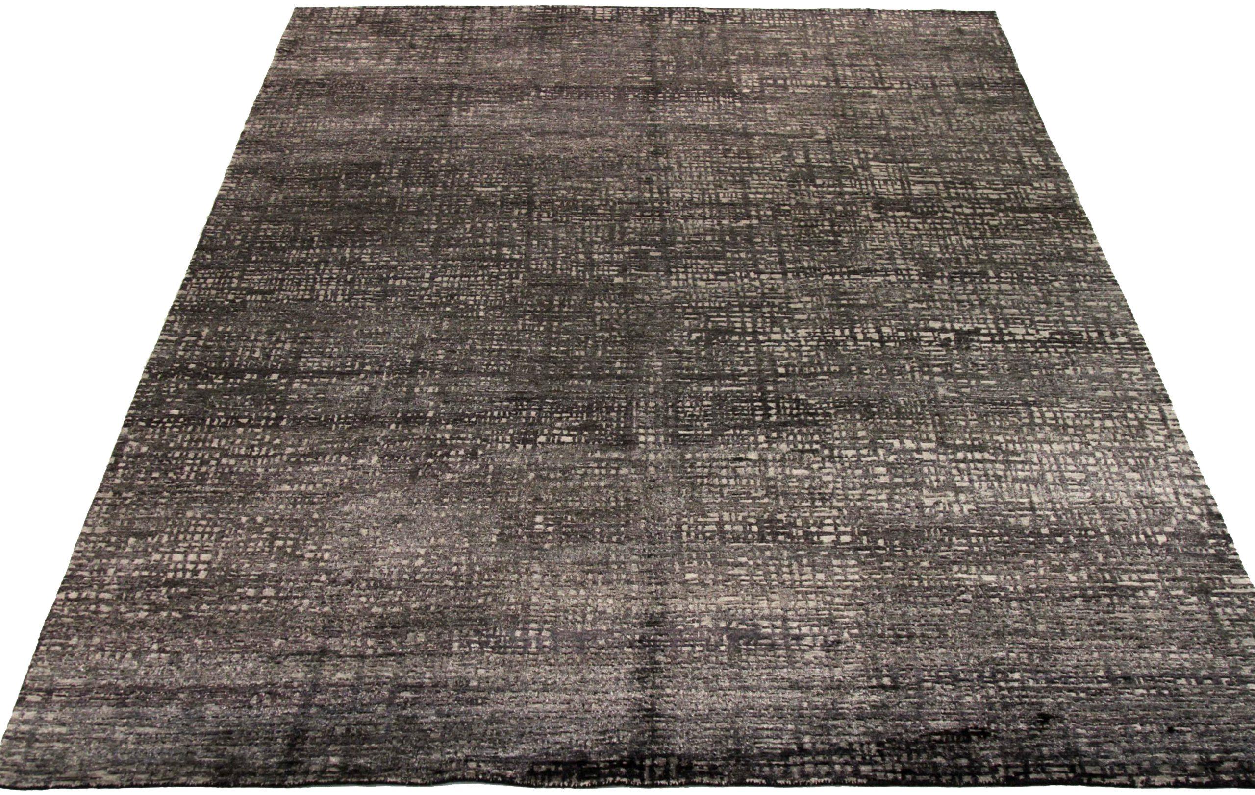 Découvrez l'élégance des tapis d'Afghanistan Abadeh de Circa 1990. Conçu avec de la laine et du Design/One, ce design exclusif est parfait pour mettre en valeur votre espace.