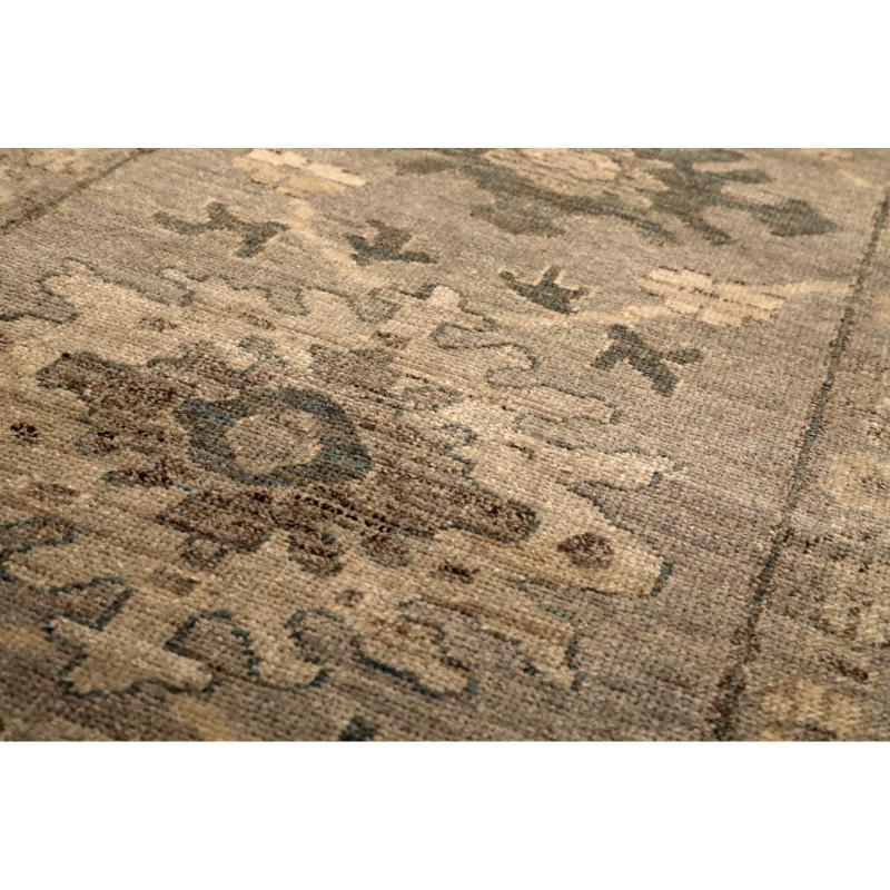 Abadeh Afghanistan Abadeh-Läufer aus Wolle in Elfenbein und Taupe mit Design - 94618 (Stammeskunst) im Angebot