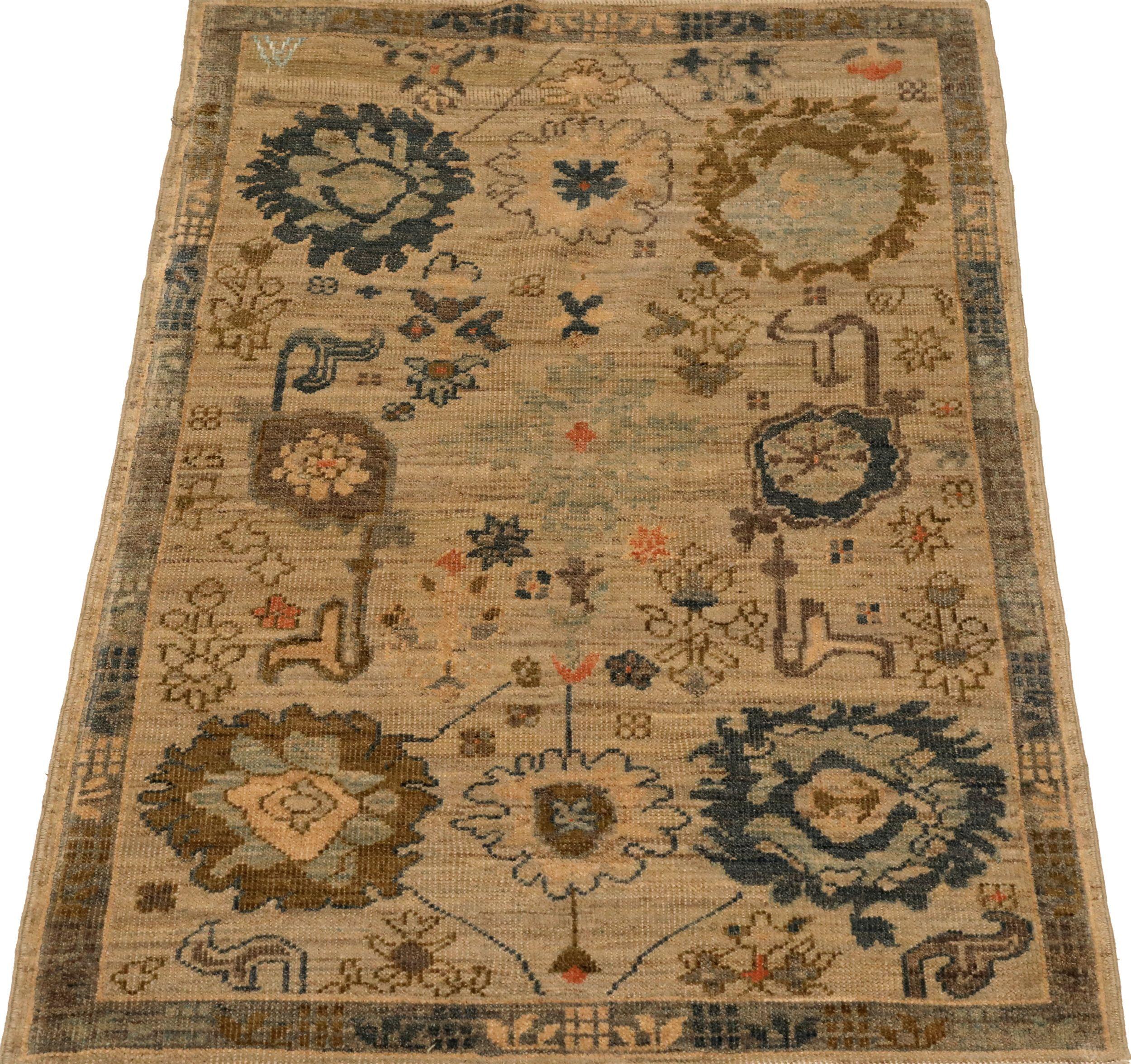 Entdecken Sie die Eleganz von Afghanistan Abadeh mit Small Rug, CIRCA 1990. Dieses exklusive Design aus Wolle und Elfenbein ist perfekt, um Ihren Raum zu verschönern.