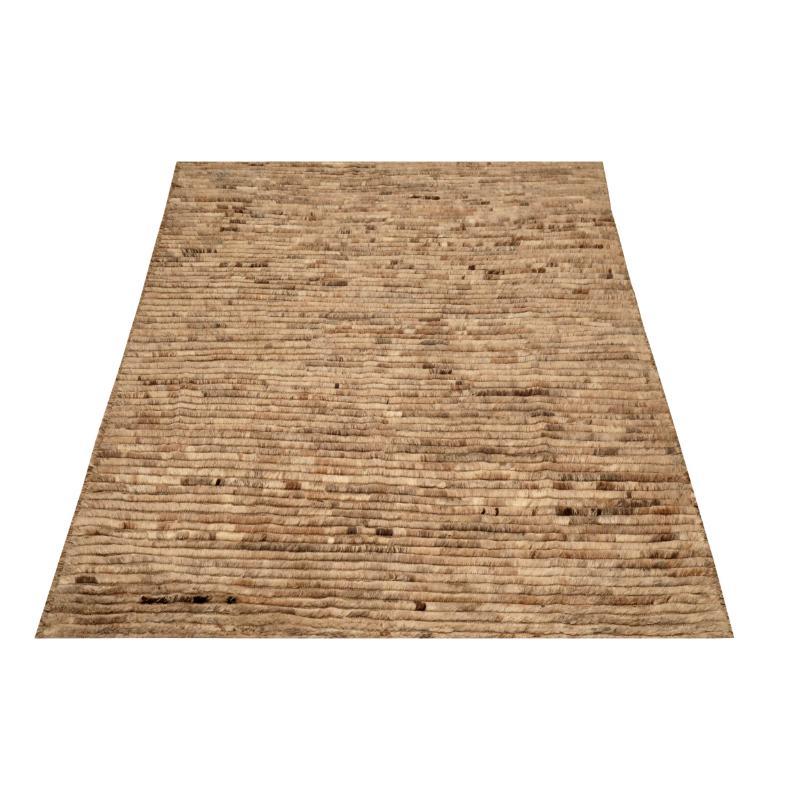 Entdecken Sie die Eleganz von Afghanistan Abadeh mit Small Rug, CIRCA 1990. Dieses exklusive Design aus Wolle und IvoryTaupe ist perfekt, um Ihren Raum zu verschönern.