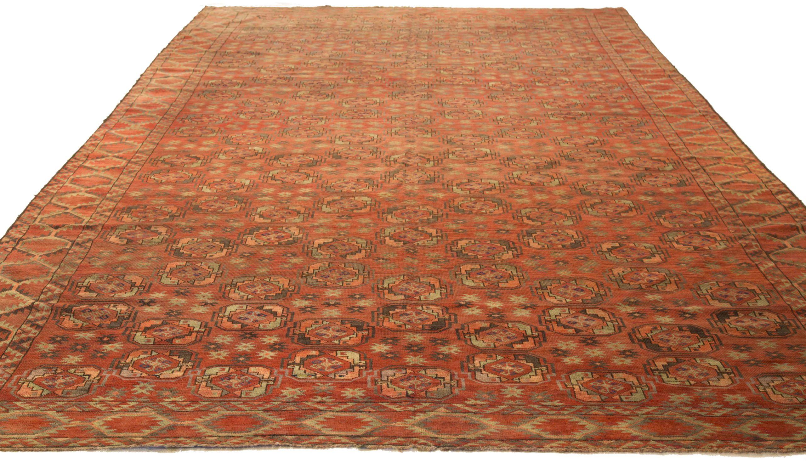 Entdecken Sie die Eleganz der afghanischen Teppiche aus Afghanistan. Dieses exklusive Design, das mit viel Liebe zum Detail entworfen wurde, ist perfekt, um Ihren Raum zu verschönern.